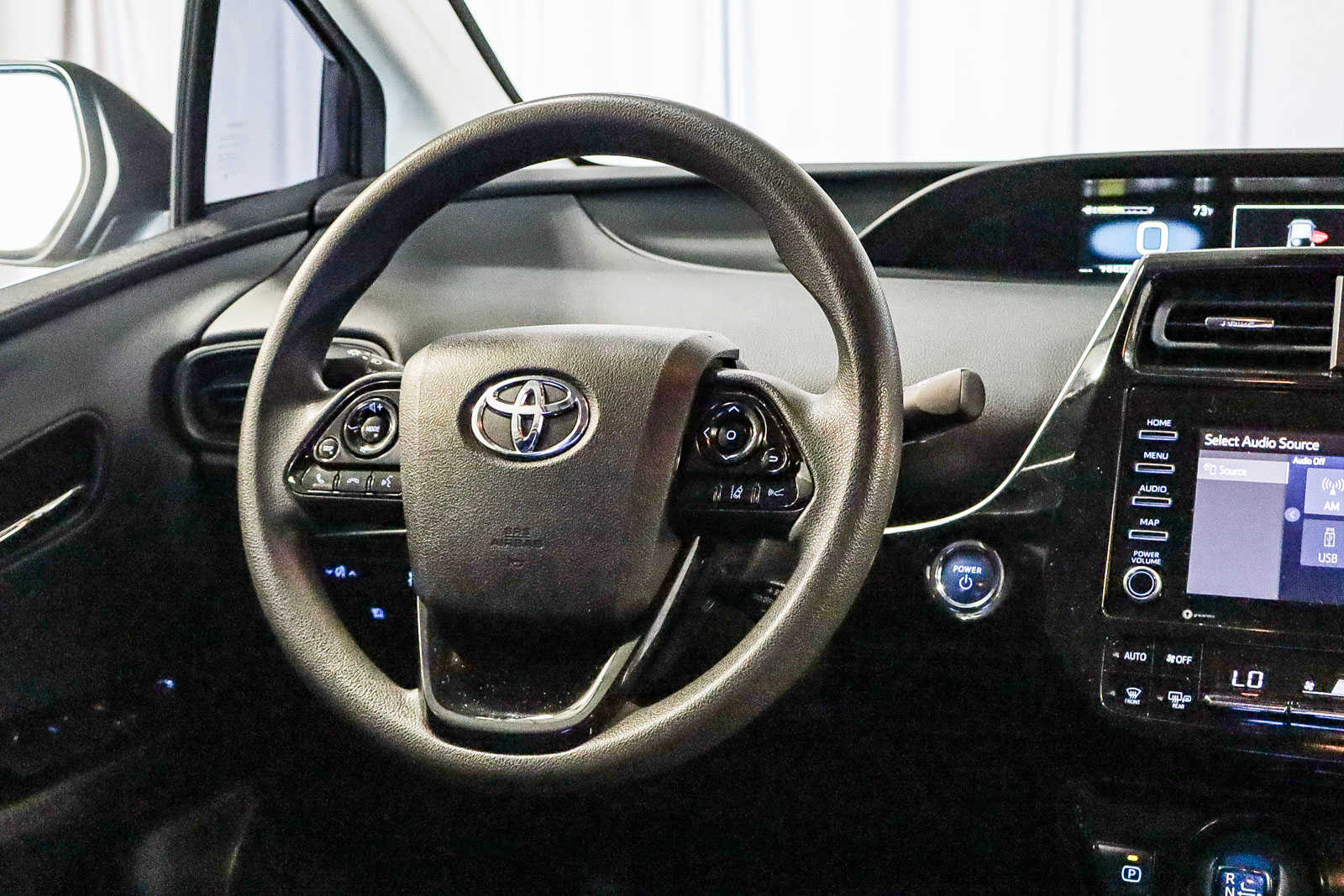 2021 Toyota Prius L Eco 15