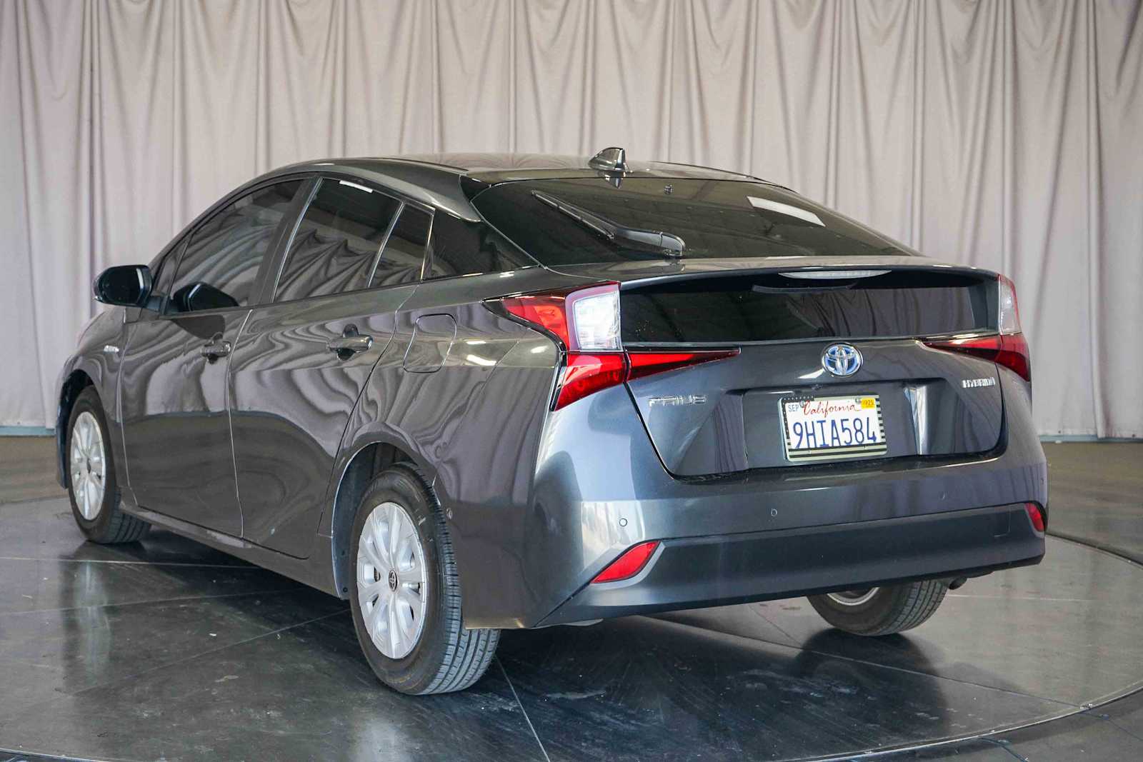 2022 Toyota Prius LE 2