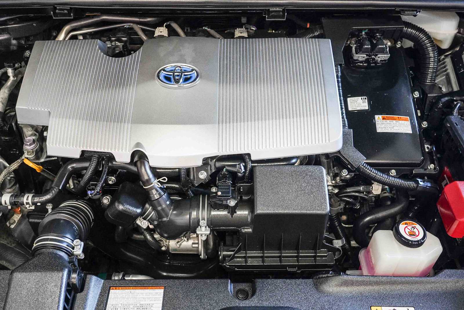 2022 Toyota Prius LE 28