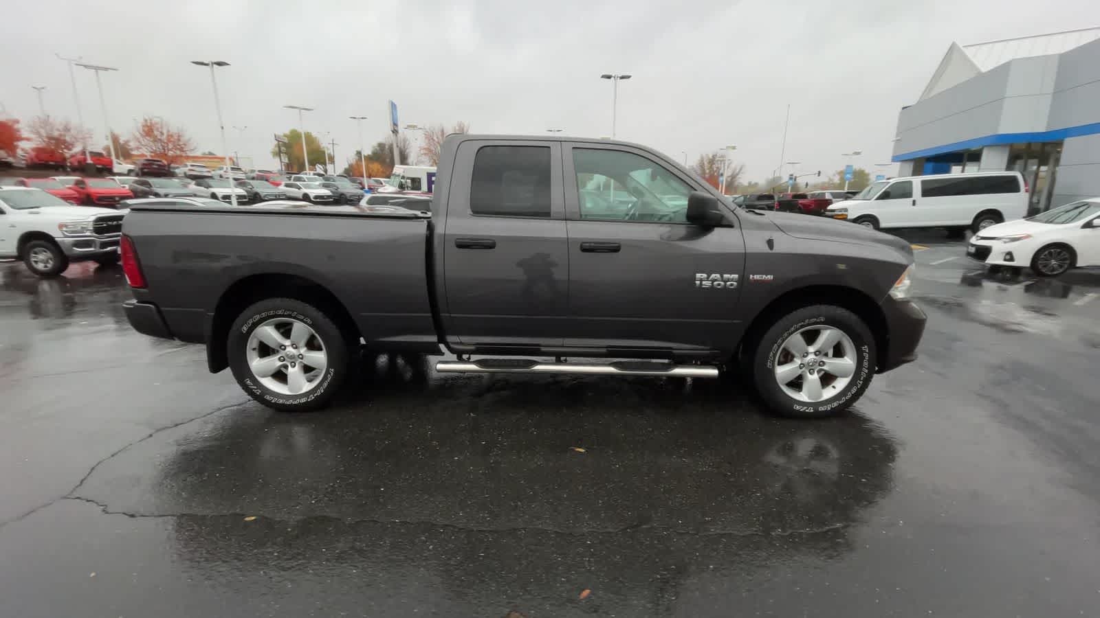 2016 Ram 1500 Express 4WD Quad Cab 140.5 9