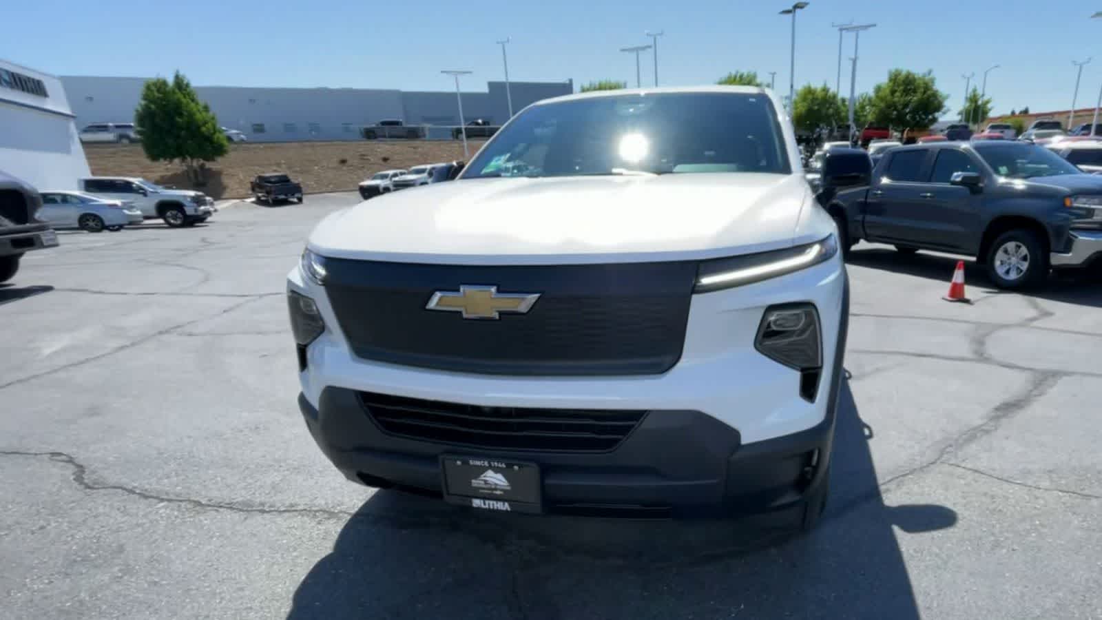 2024 Chevrolet Silverado EV Work Truck e4WD Crew Cab 3