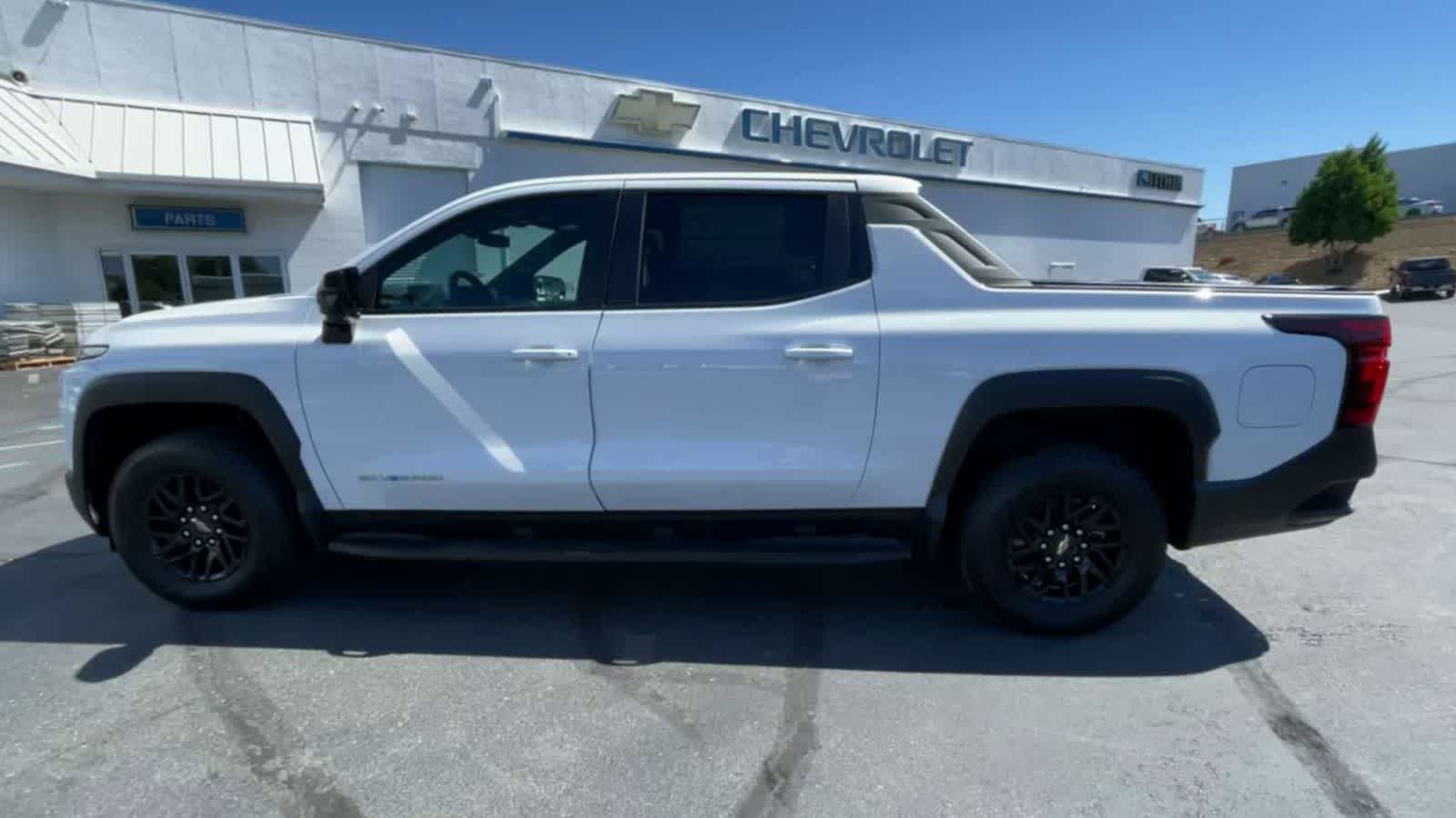 2024 Chevrolet Silverado EV Work Truck e4WD Crew Cab 5