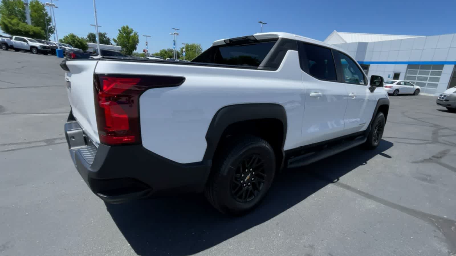 2024 Chevrolet Silverado EV Work Truck e4WD Crew Cab 8