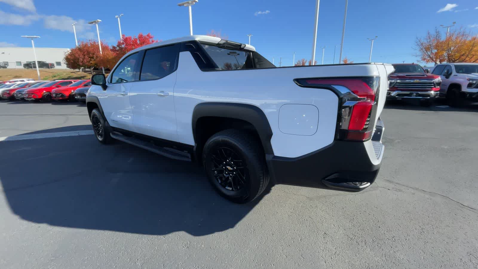 2025 Chevrolet Silverado EV LT e4WD Crew Cab Extended Range 6