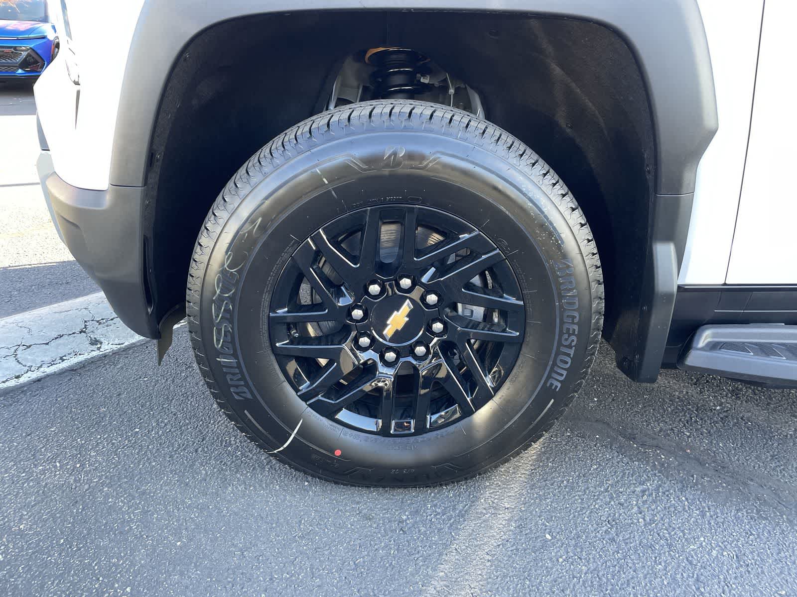 2025 Chevrolet Silverado EV LT e4WD Crew Cab Extended Range 38