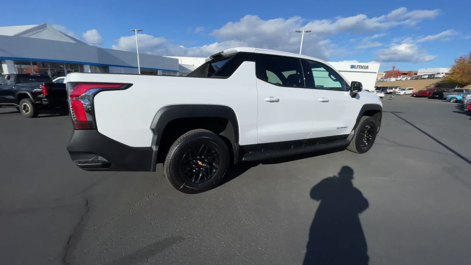 2025 Chevrolet Silverado EV LT e4WD Crew Cab Extended Range 8