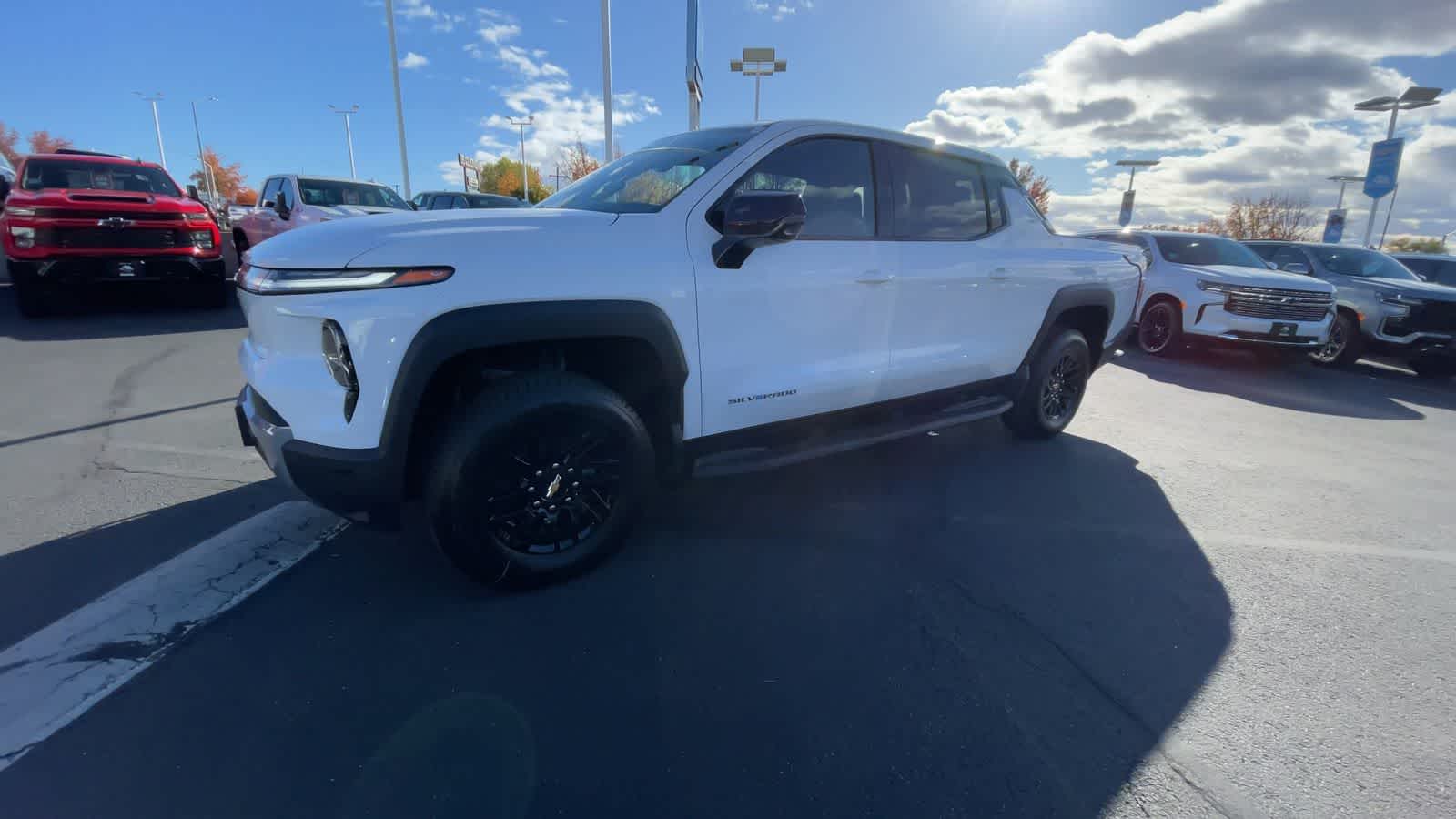 2025 Chevrolet Silverado EV LT e4WD Crew Cab Extended Range 4