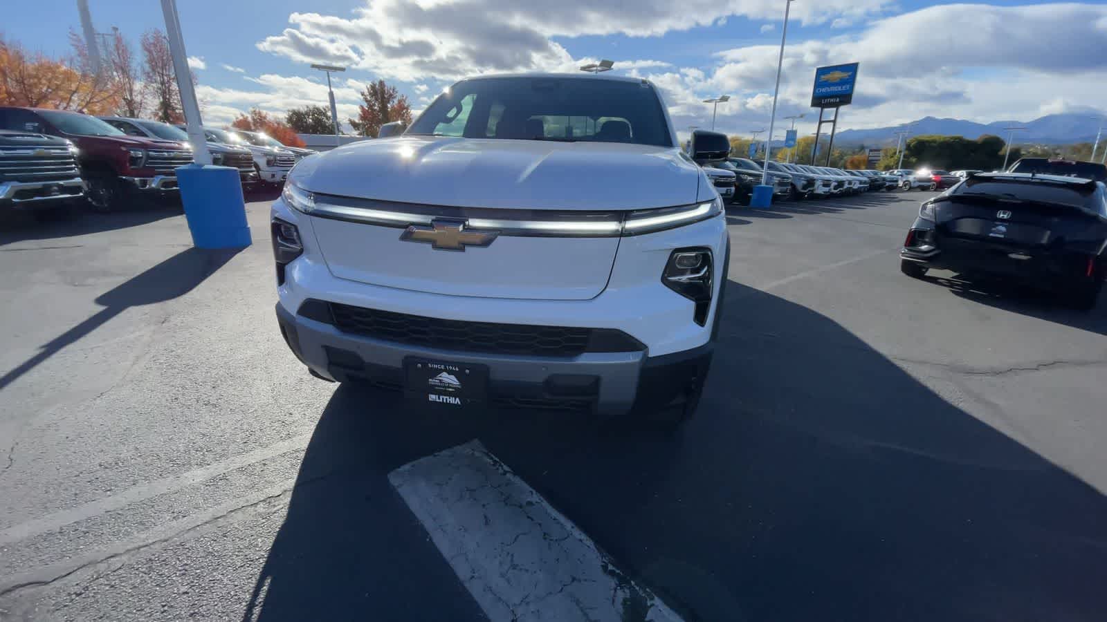 2025 Chevrolet Silverado EV LT e4WD Crew Cab Extended Range 3