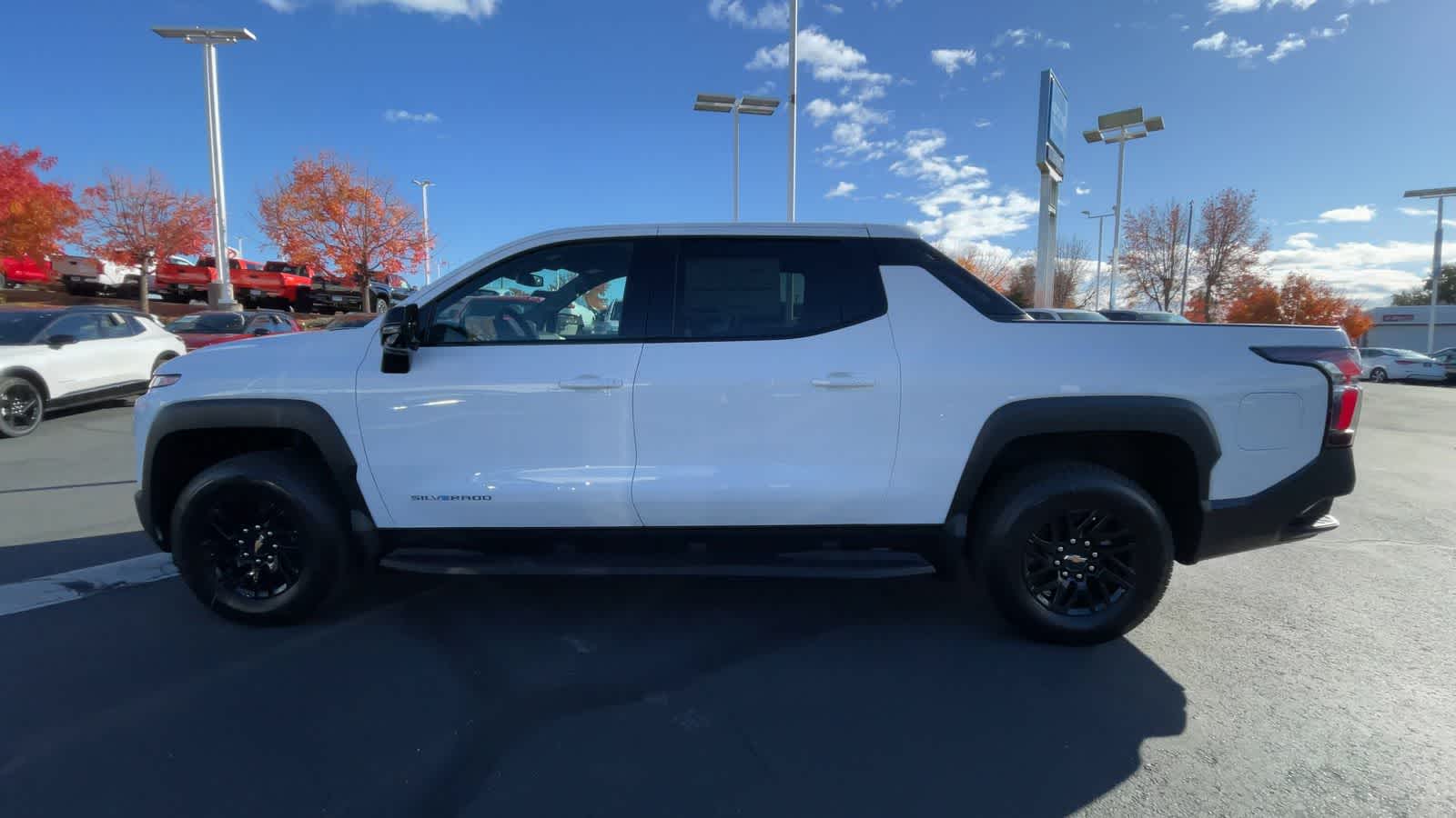 2025 Chevrolet Silverado EV LT e4WD Crew Cab Extended Range 5