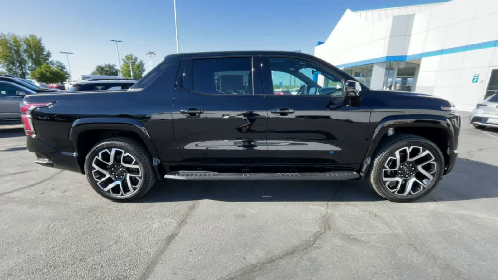 2024 Chevrolet Silverado EV RST e4WD Crew Cab 9