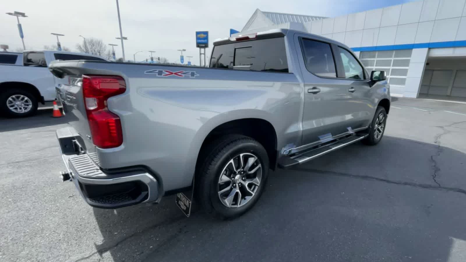 2024 Chevrolet Silverado 1500 LT 4WD Crew Cab 147 8