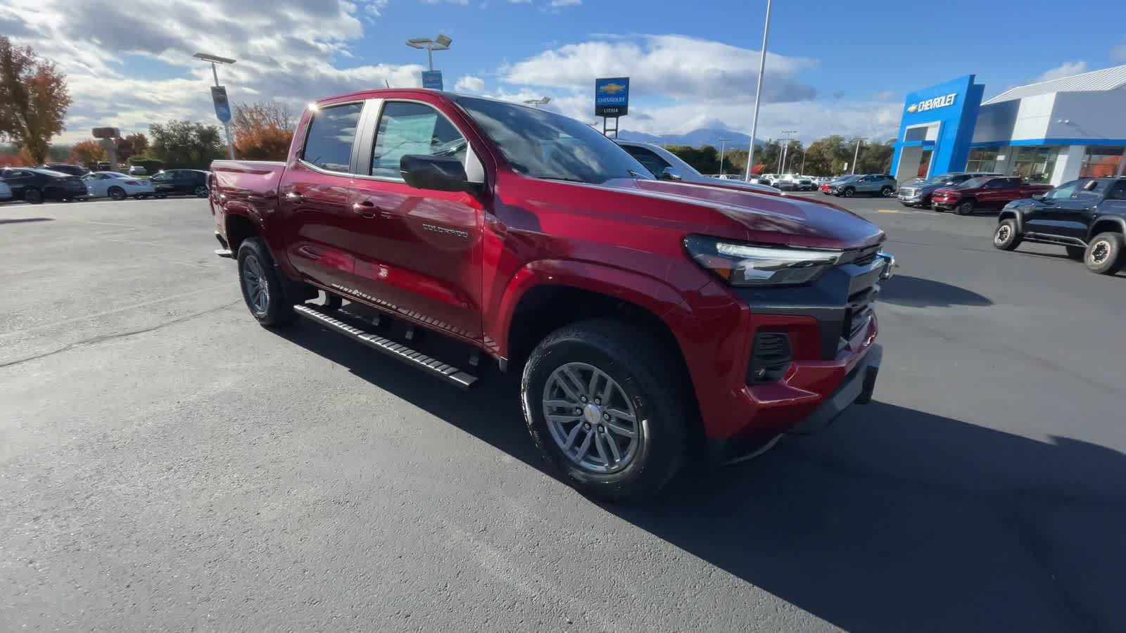 2024 Chevrolet Colorado 4WD LT Crew Cab 2