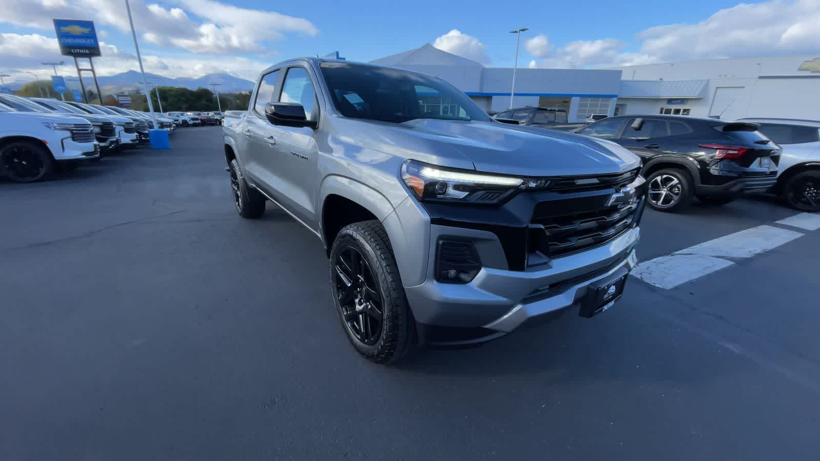 2024 Chevrolet Colorado 4WD Z71 Crew Cab 2