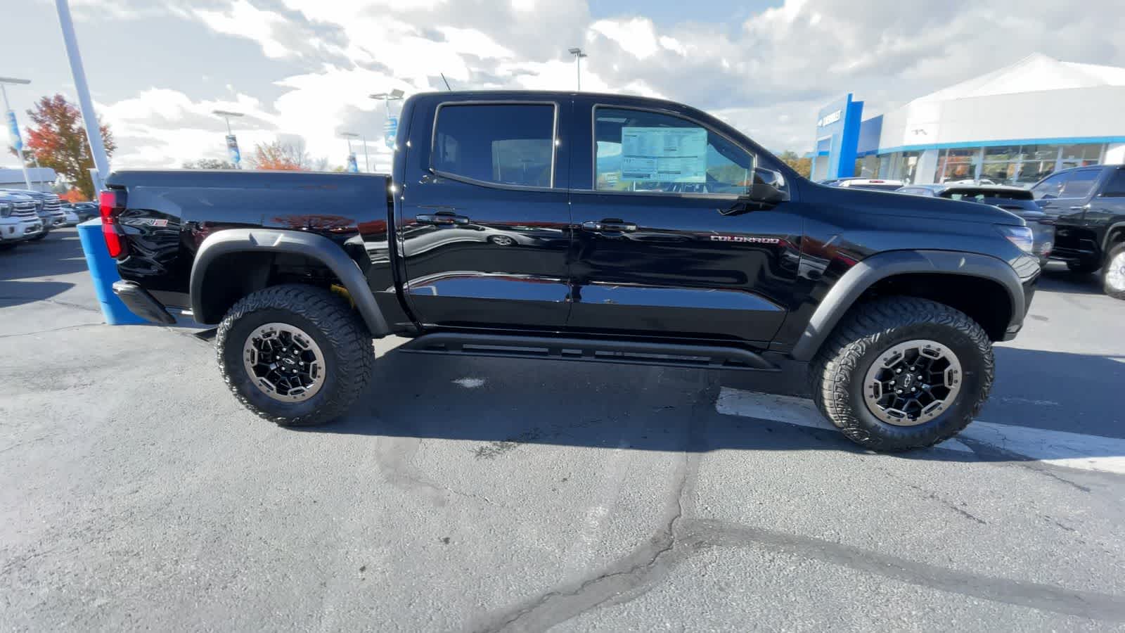 2024 Chevrolet Colorado 4WD ZR2 Crew Cab 9