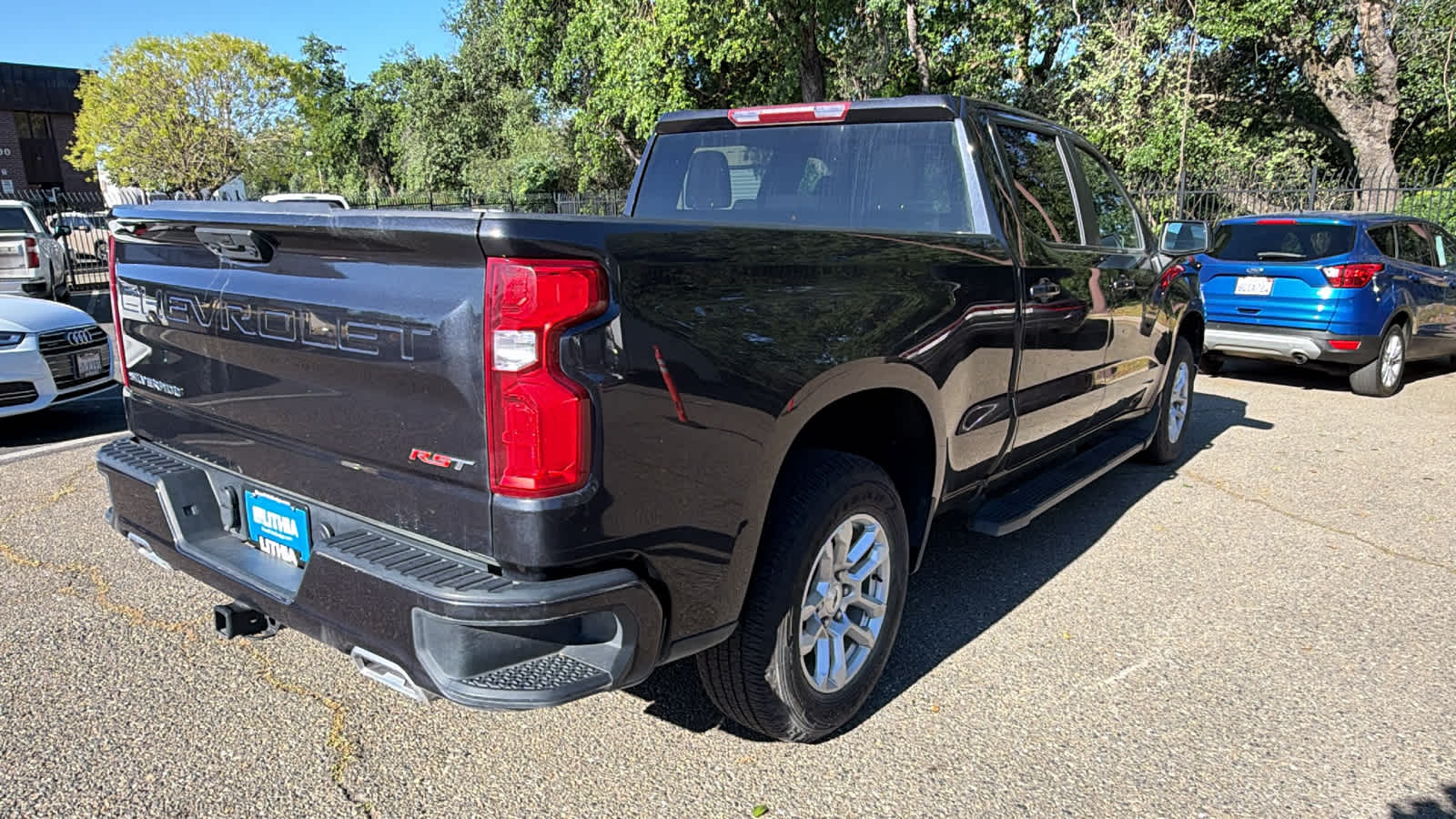 View vehicle photo 5