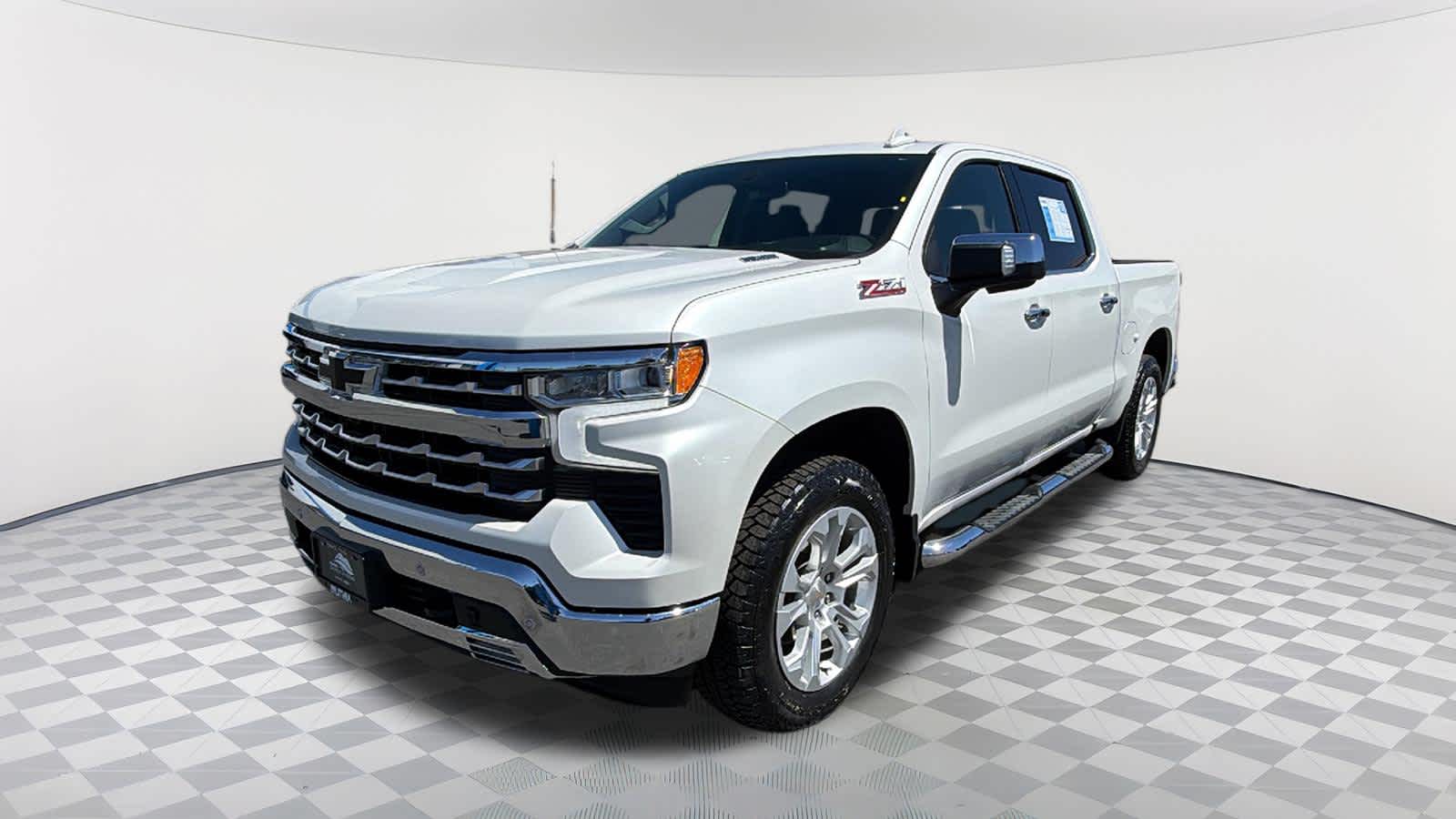 White (Iridescent Pearl Tricoat) 2022 Chevrolet Silverado 1500 LTZ Crew Cab 4WD Pickup Truck Four-Wheel Drive Automatic