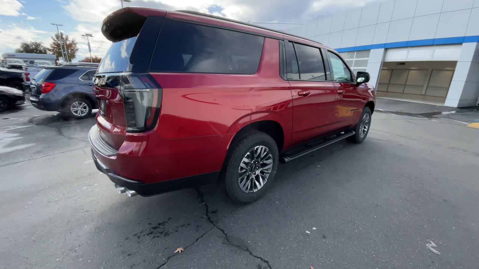 2025 Chevrolet Suburban Z71 8