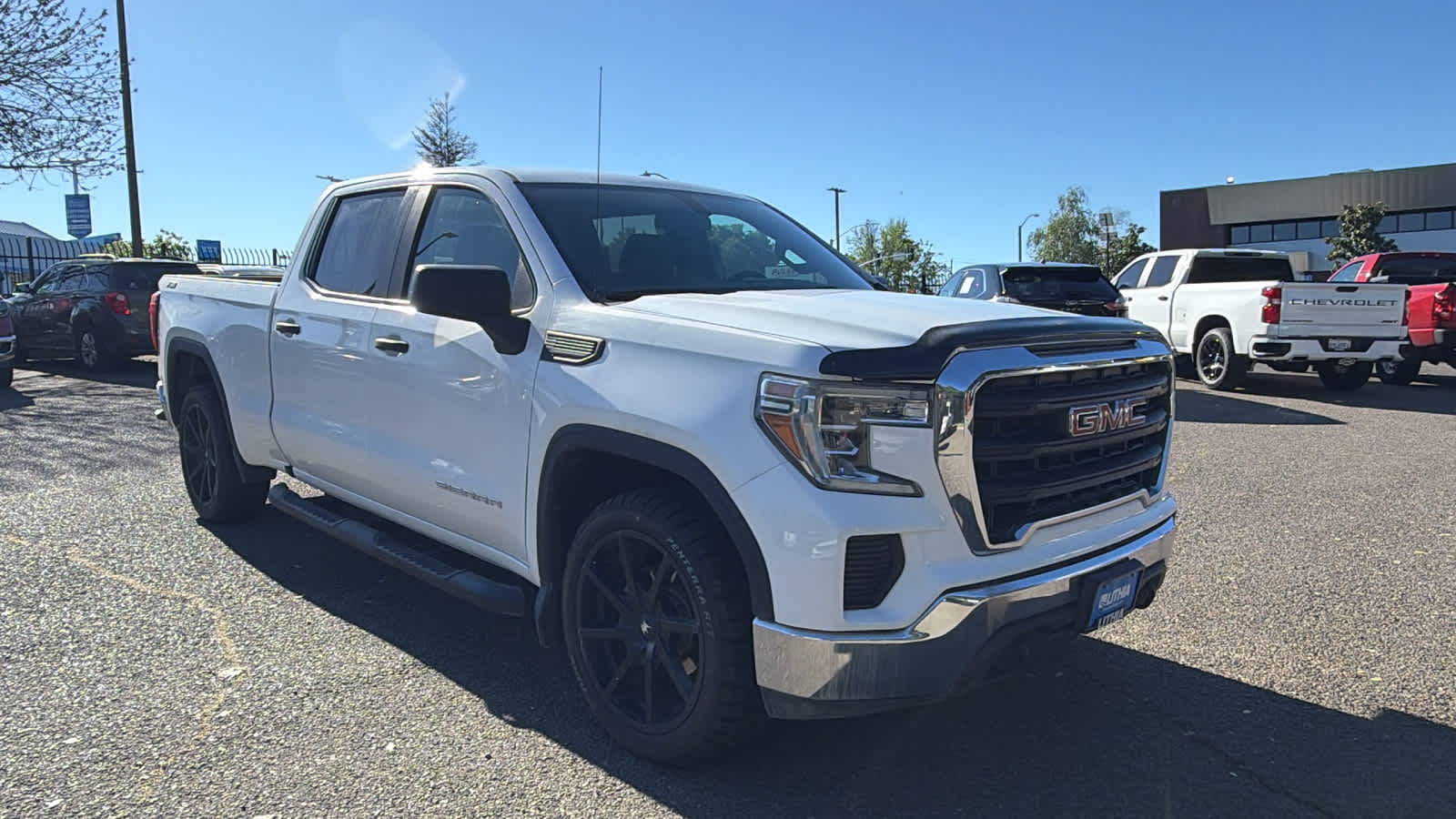 View vehicle photo 3