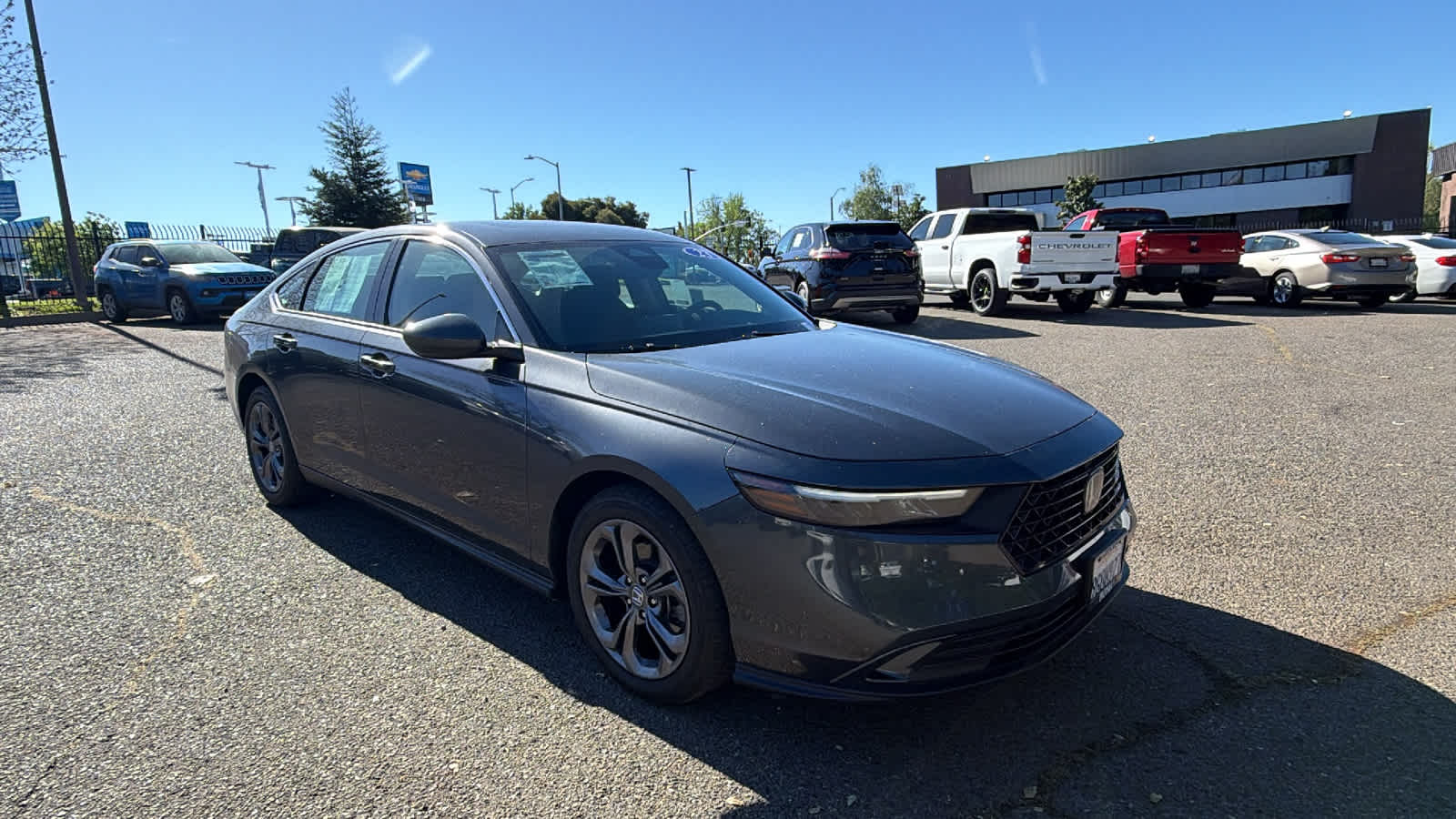 View vehicle photo 3