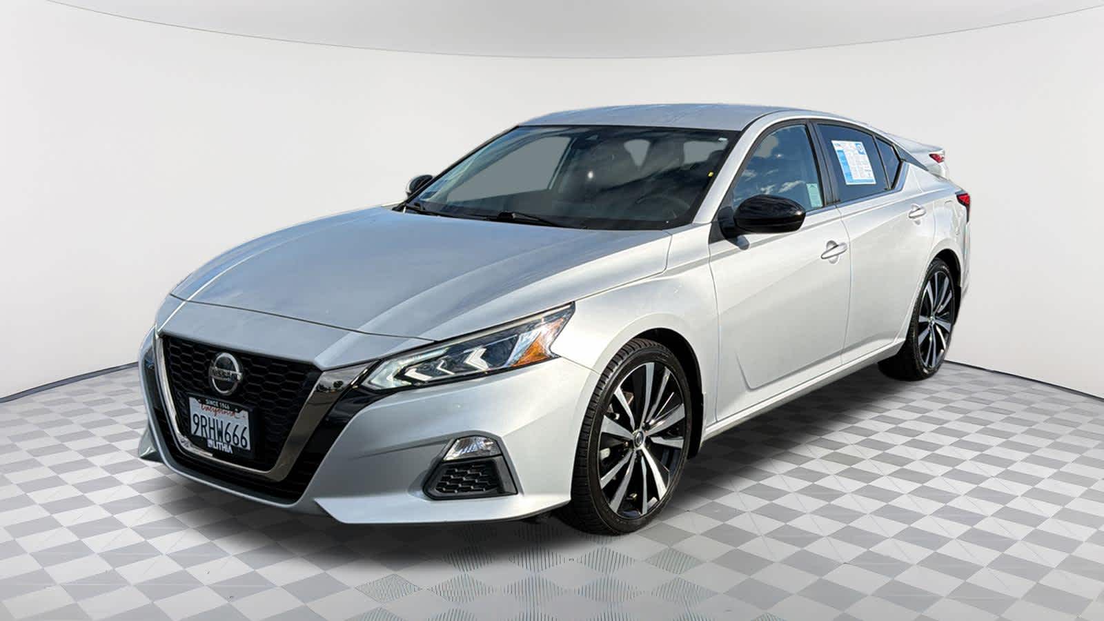 Brilliant Silver Metallic 2020 Nissan Altima 2.5 SR FWD Sedan Front-Wheel Drive Continuously Variable Transmission