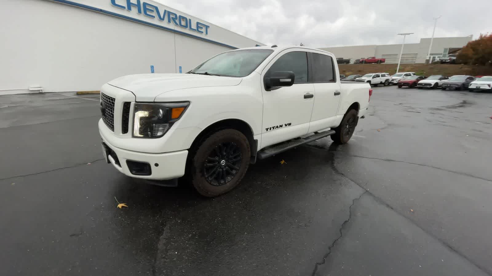 2019 Nissan Titan SV 4x4 Crew Cab 4