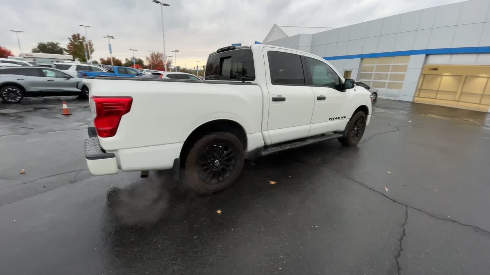 2019 Nissan Titan SV 4x4 Crew Cab 8