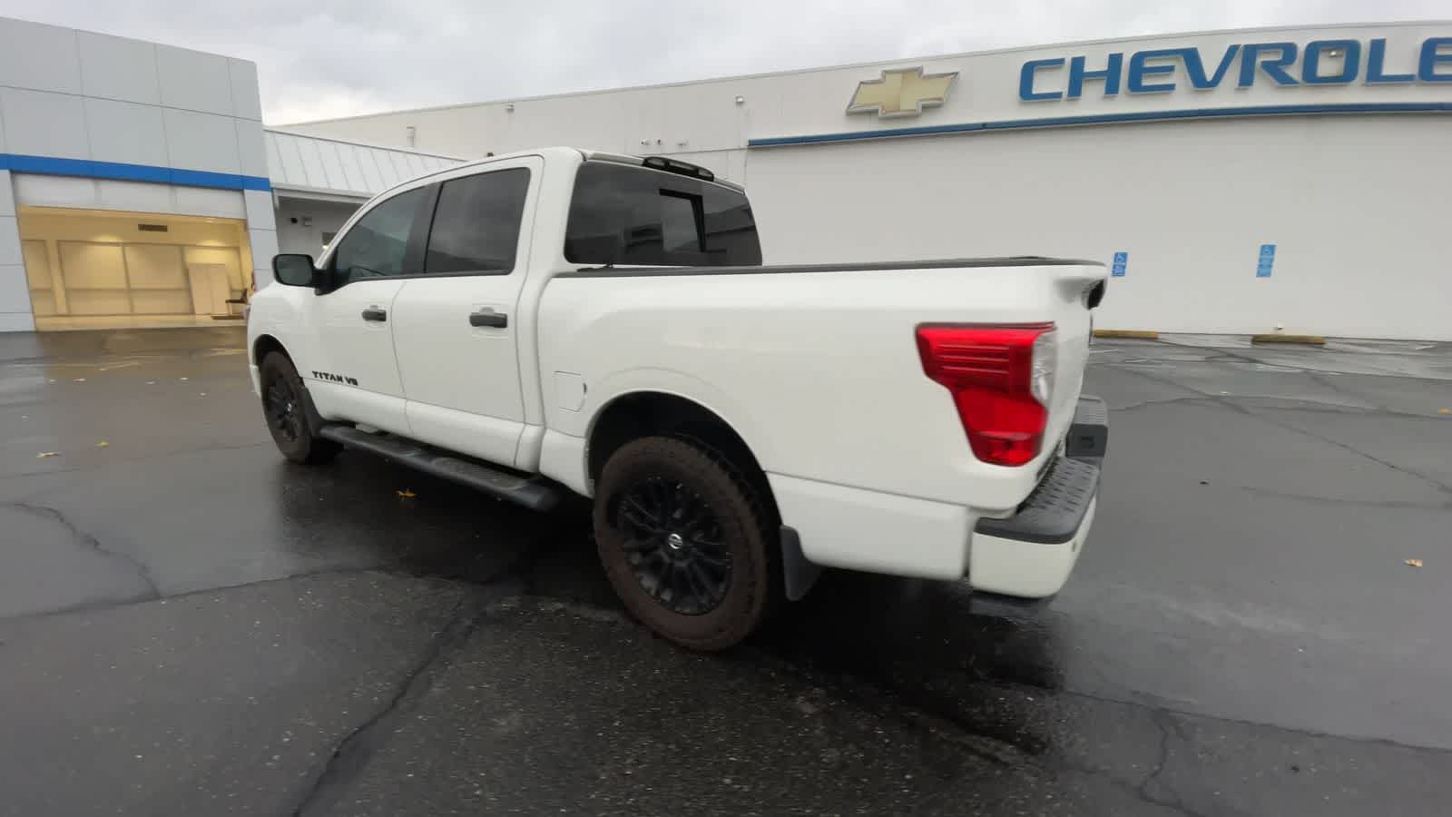 2019 Nissan Titan SV 4x4 Crew Cab 6