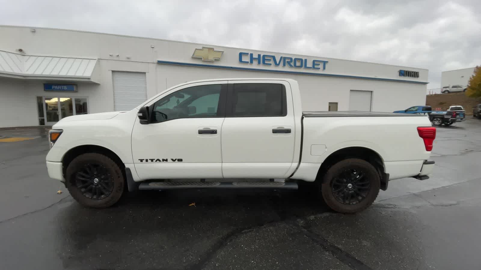 2019 Nissan Titan SV 4x4 Crew Cab 5