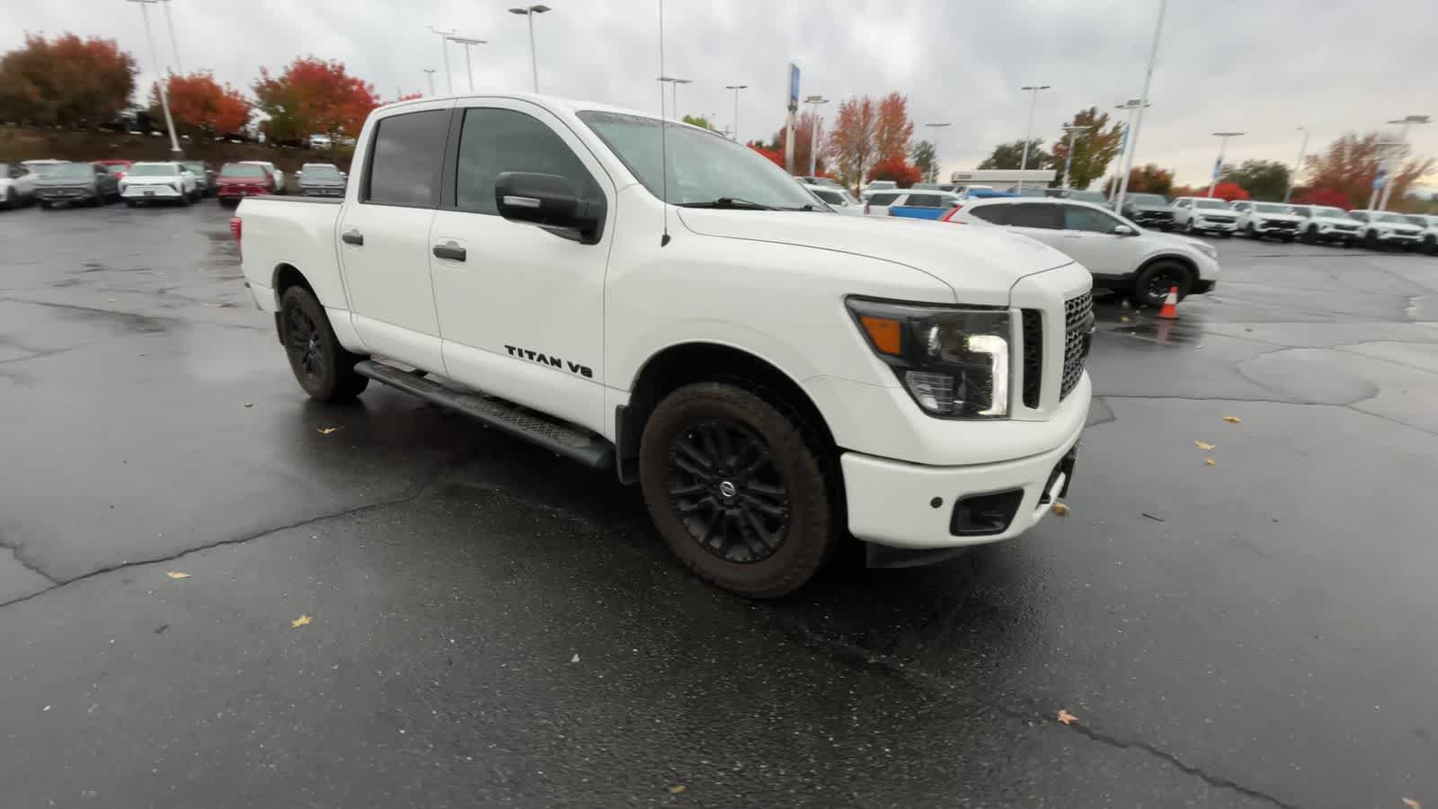 2019 Nissan Titan SV 4x4 Crew Cab 2