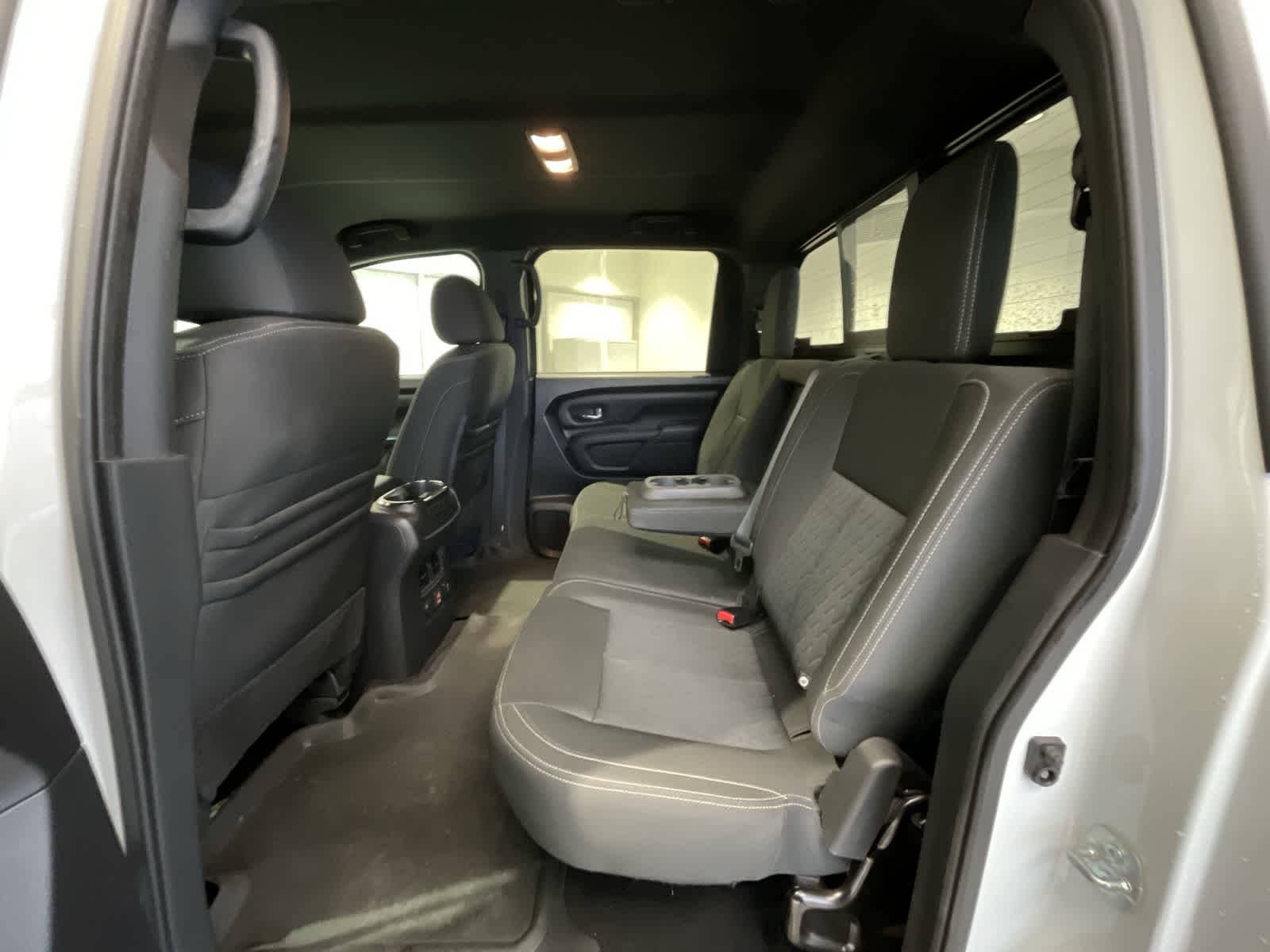 2019 Nissan Titan SV 4x4 Crew Cab 24