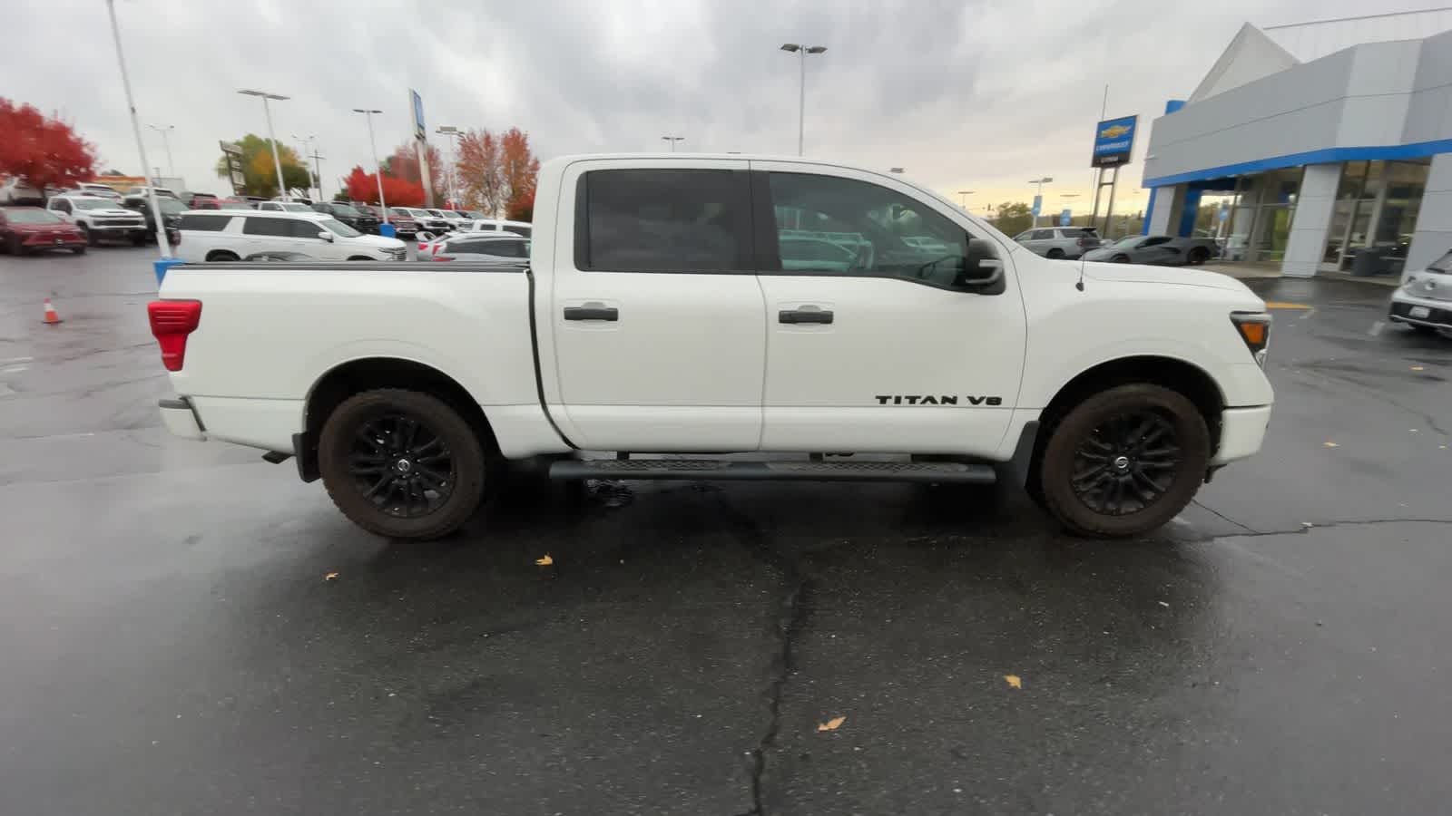 2019 Nissan Titan SV 4x4 Crew Cab 9