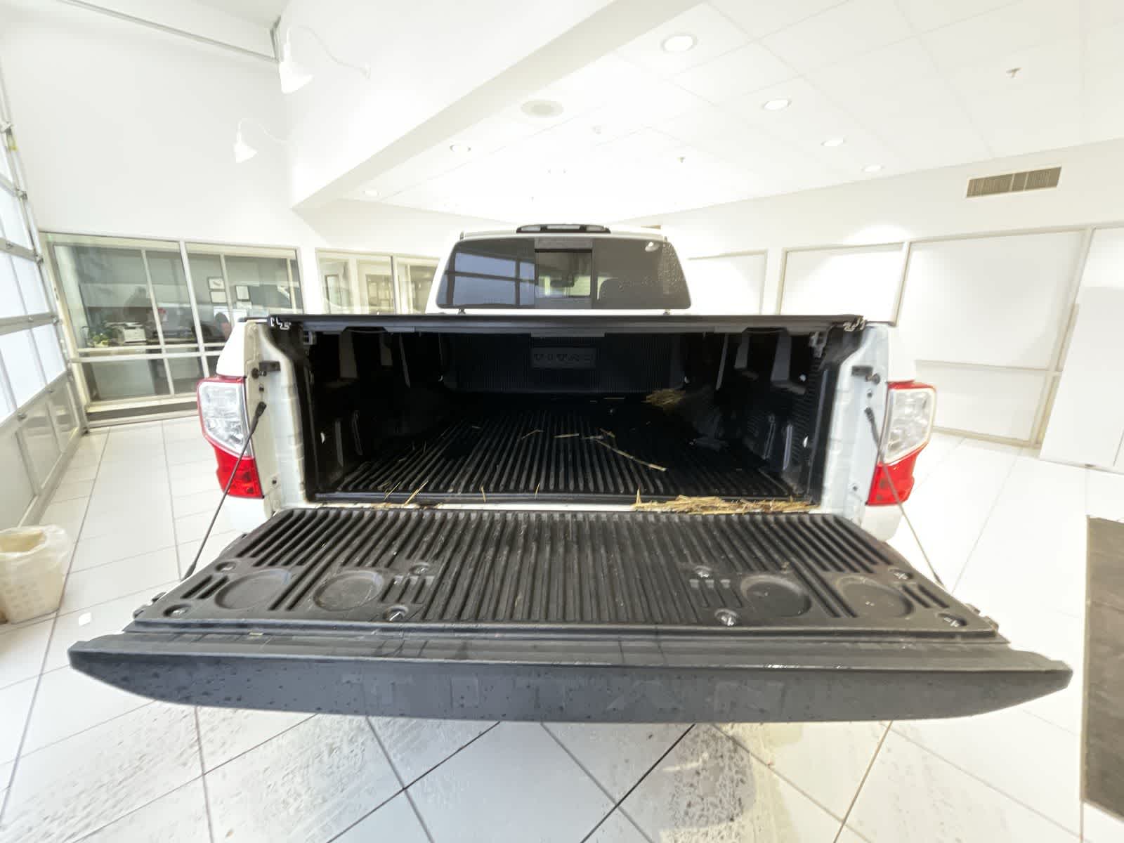 2019 Nissan Titan SV 4x4 Crew Cab 25