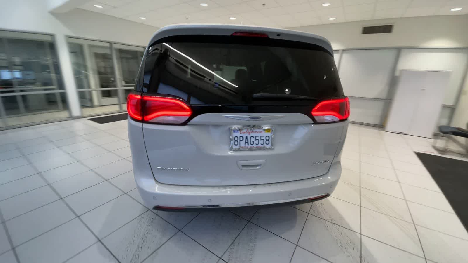 2017 Chrysler Pacifica Limited 7