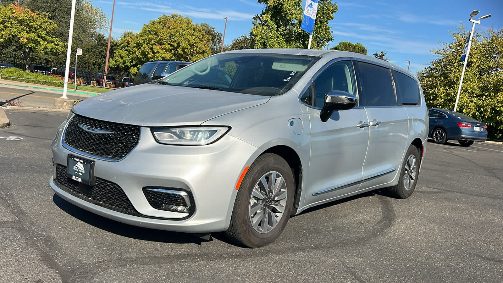 2023 Chrysler Pacifica Hybrid Limited FWD