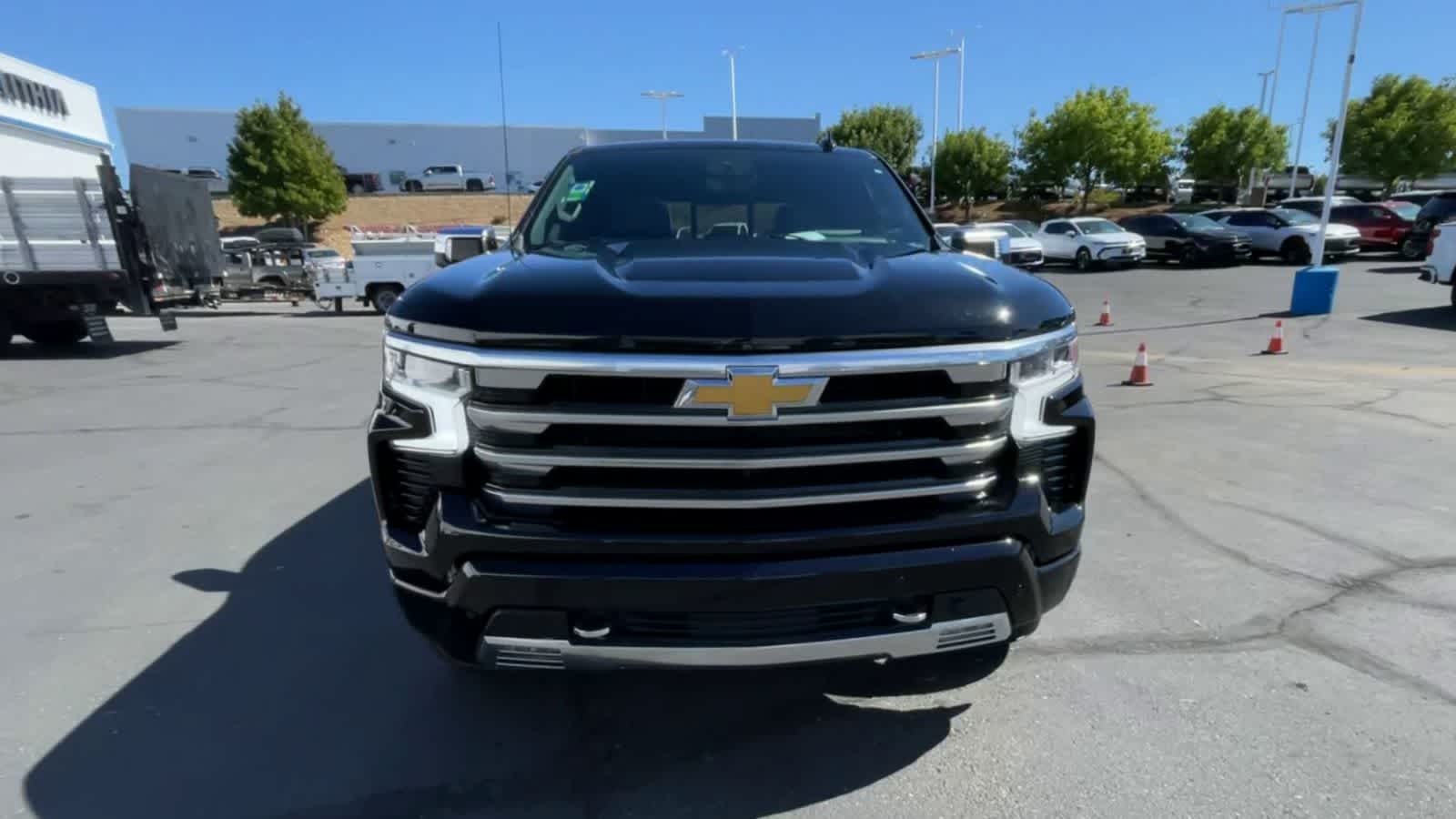 2023 Chevrolet Silverado 1500 High Country 4WD Crew Cab 147 3