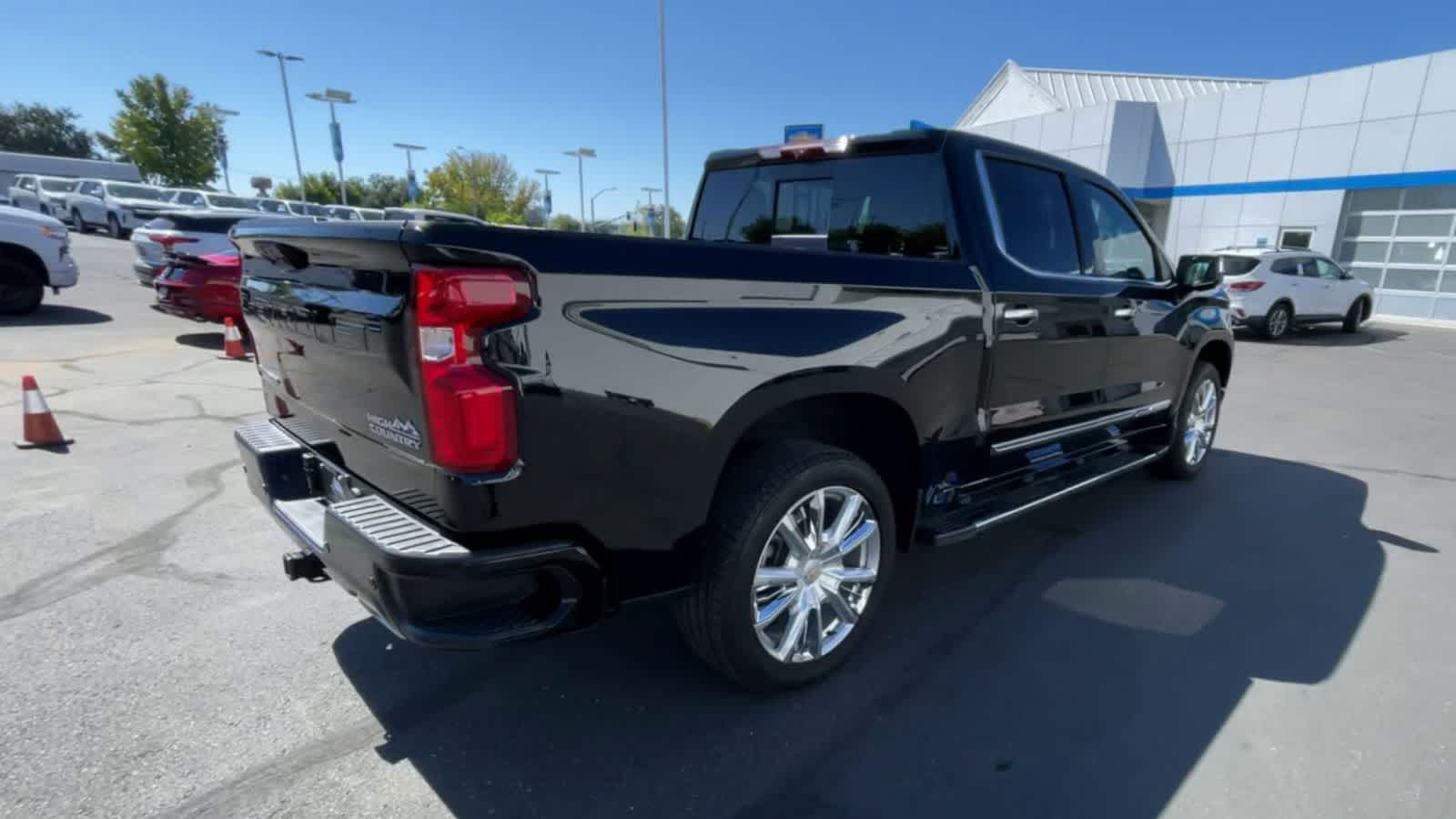 2023 Chevrolet Silverado 1500 High Country 4WD Crew Cab 147 8