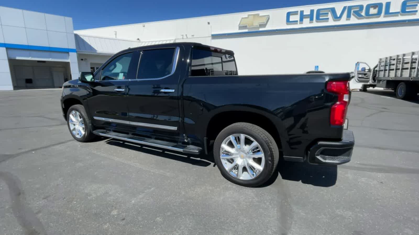 2023 Chevrolet Silverado 1500 High Country 4WD Crew Cab 147 6