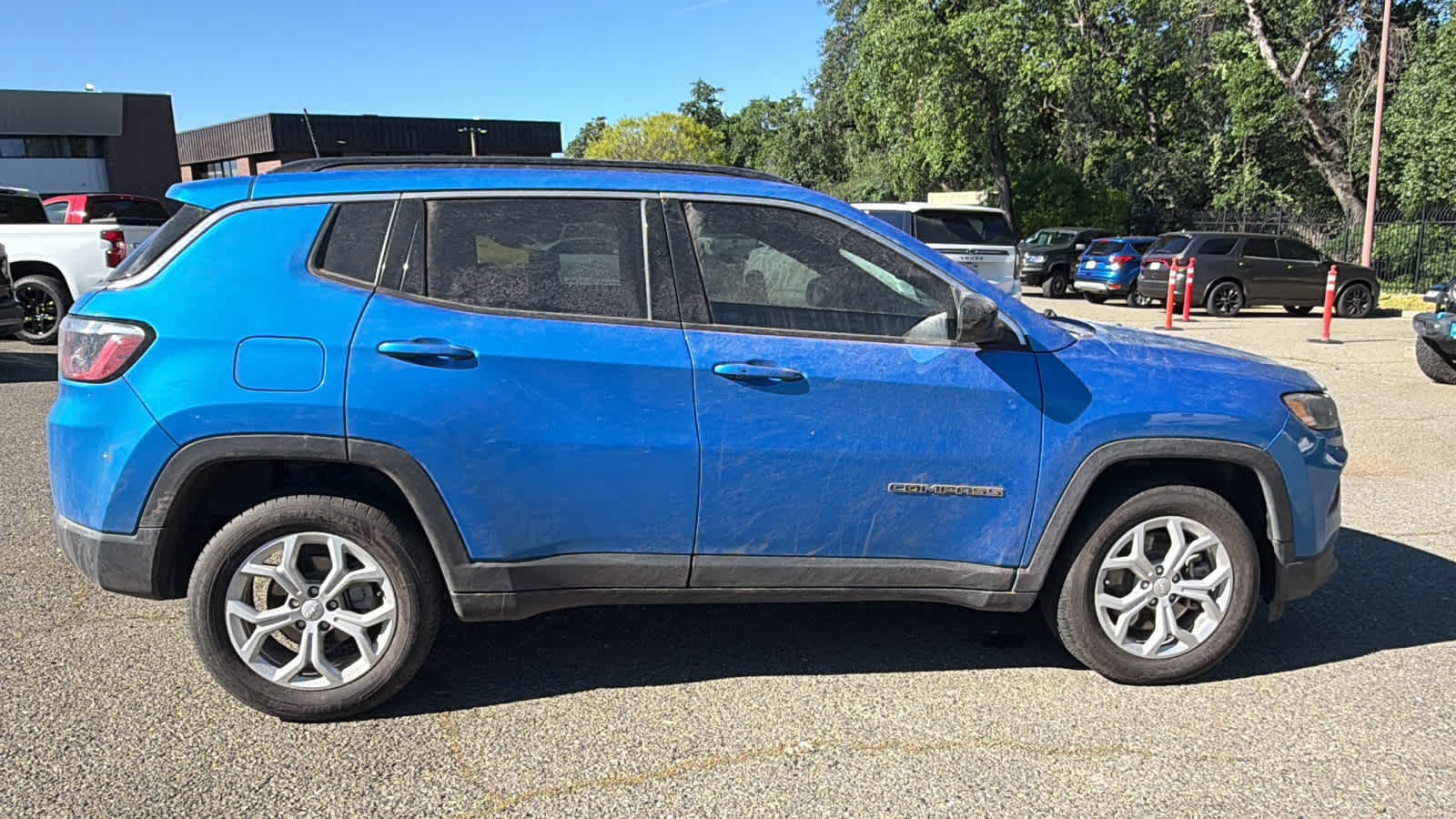 View vehicle photo 4