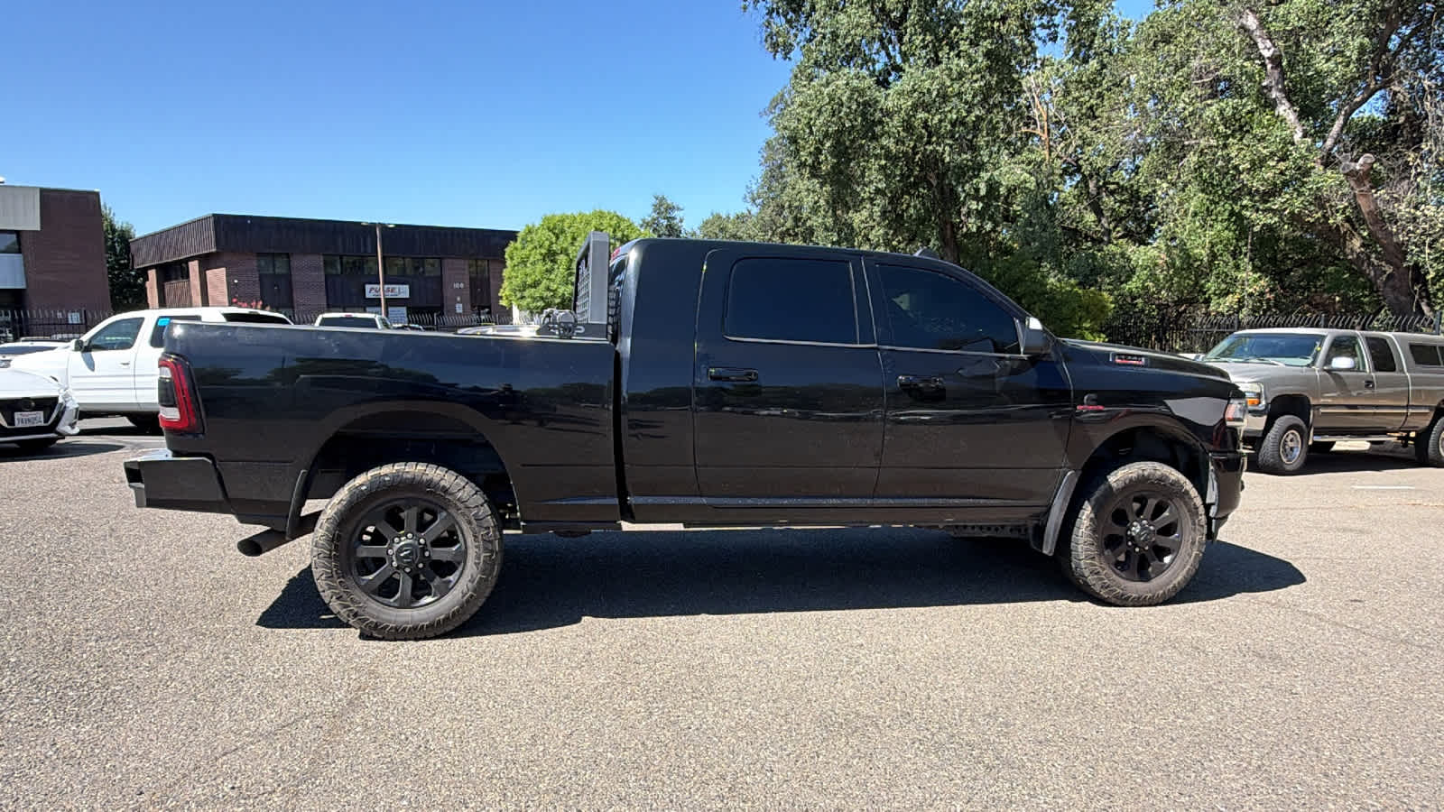 View vehicle photo 4