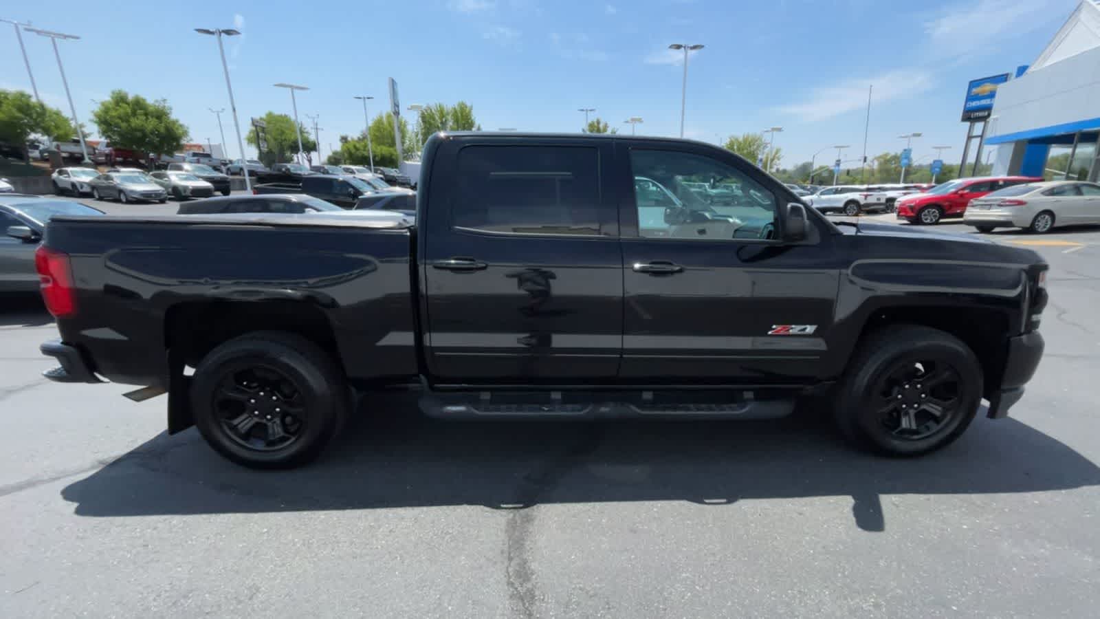 2018 Chevrolet Silverado 1500 LTZ 4WD Crew Cab 143.5 9