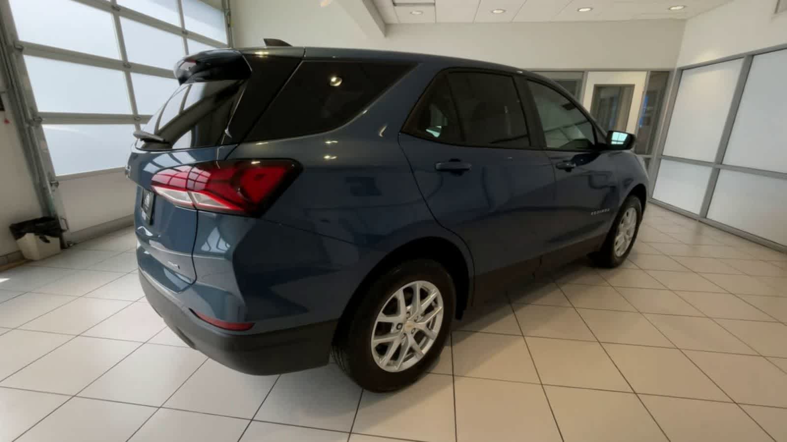 2024 Chevrolet Equinox LS 8