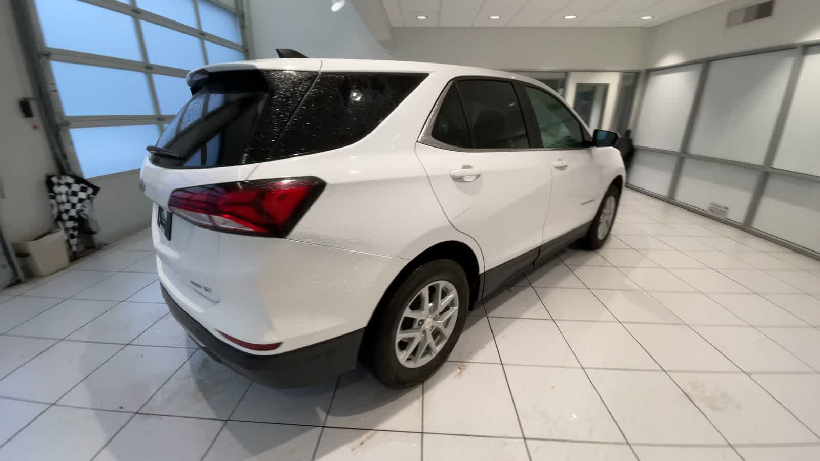 2022 Chevrolet Equinox LT 8