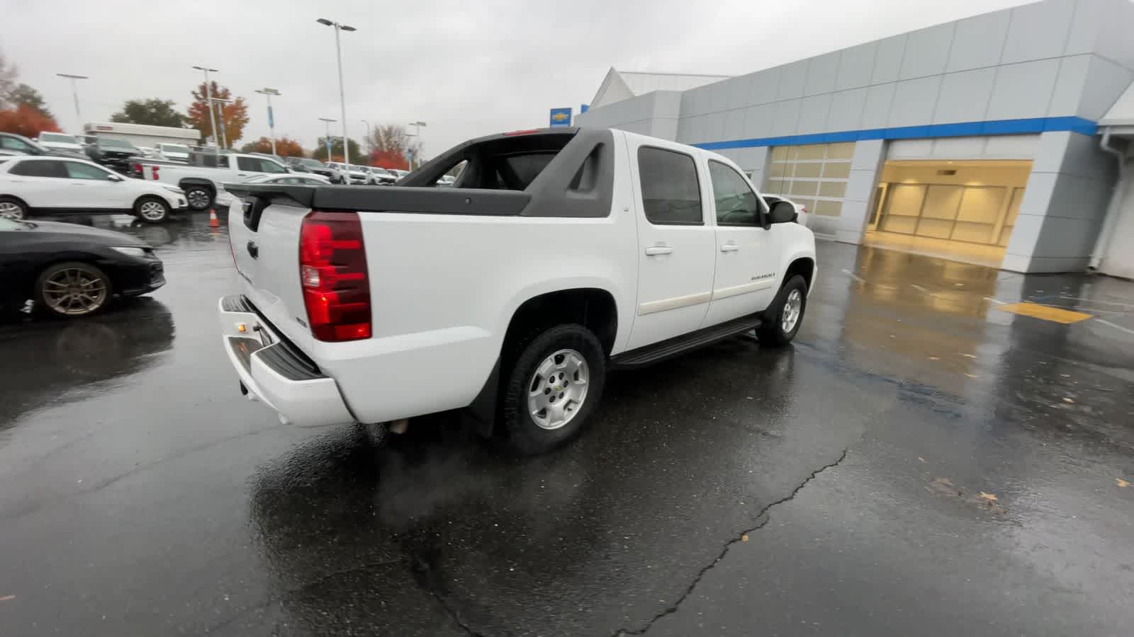 2007 Chevrolet Avalanche LT w/1LT 4WD Crew Cab 130 8