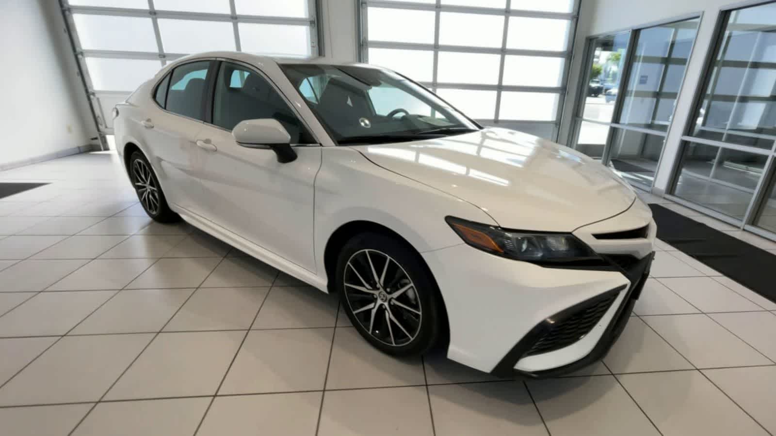 2023 Toyota Camry SE 2