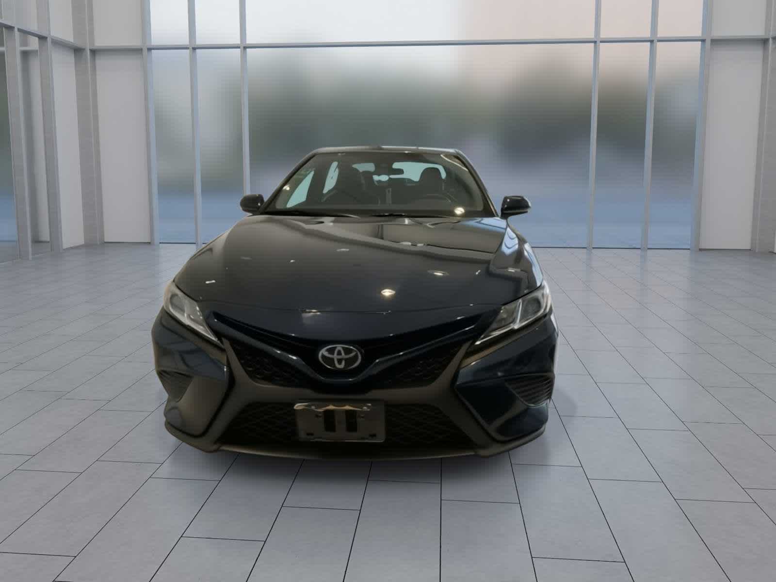 2020 Toyota Camry SE 3