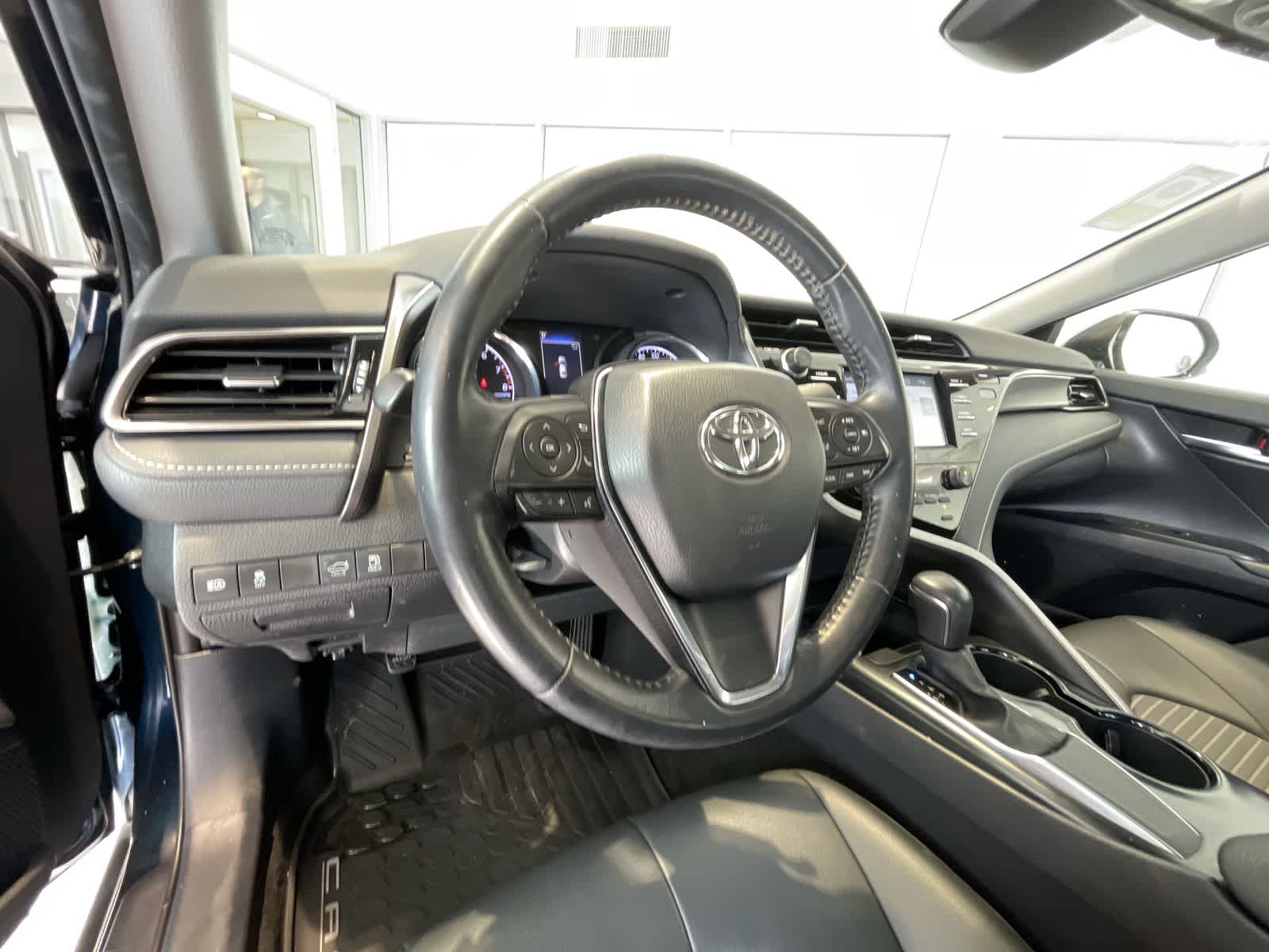 2020 Toyota Camry SE 10