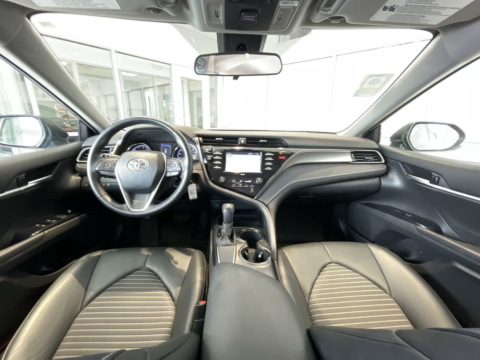 2020 Toyota Camry SE 19