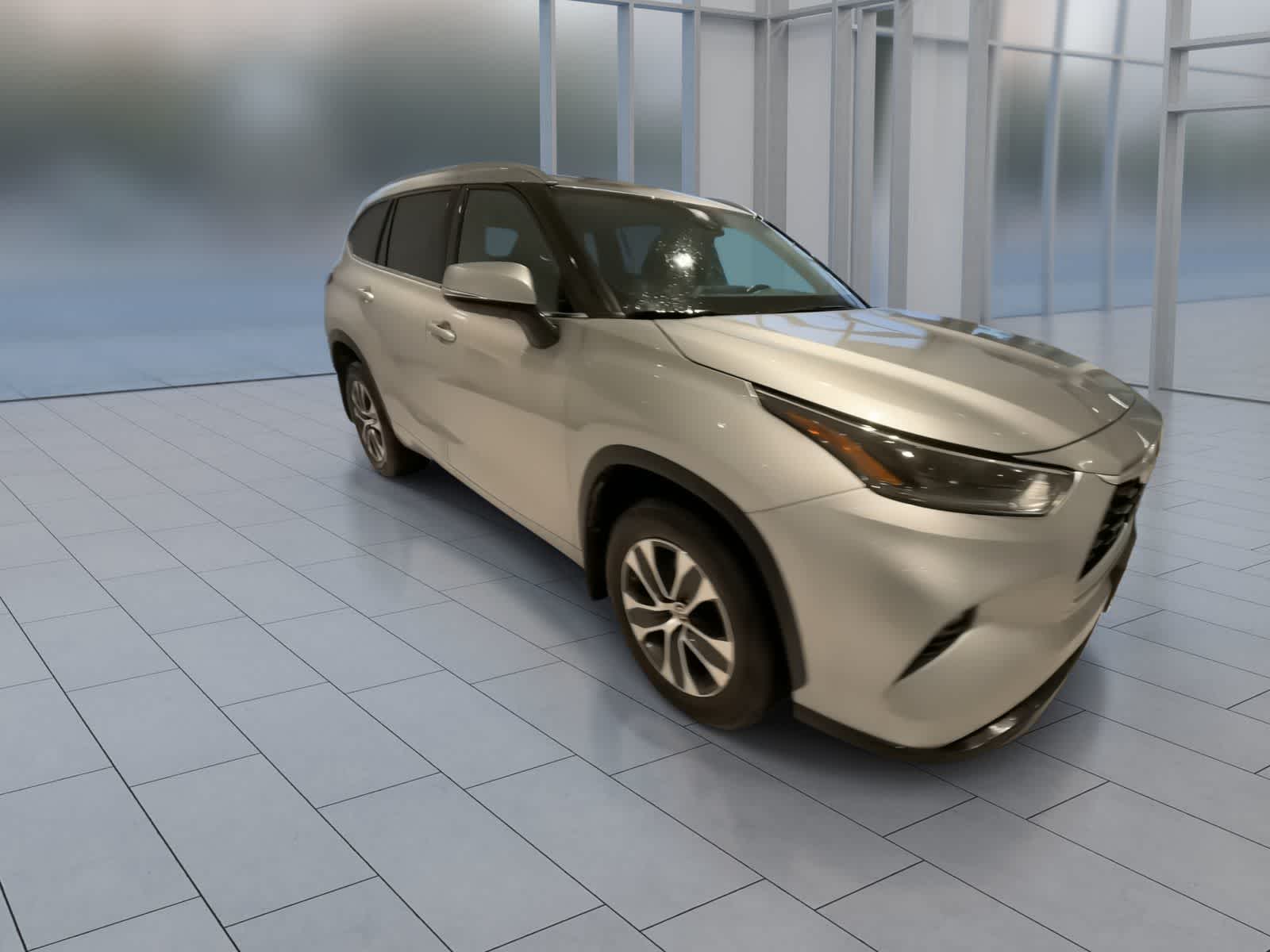 2021 Toyota Highlander XLE 2