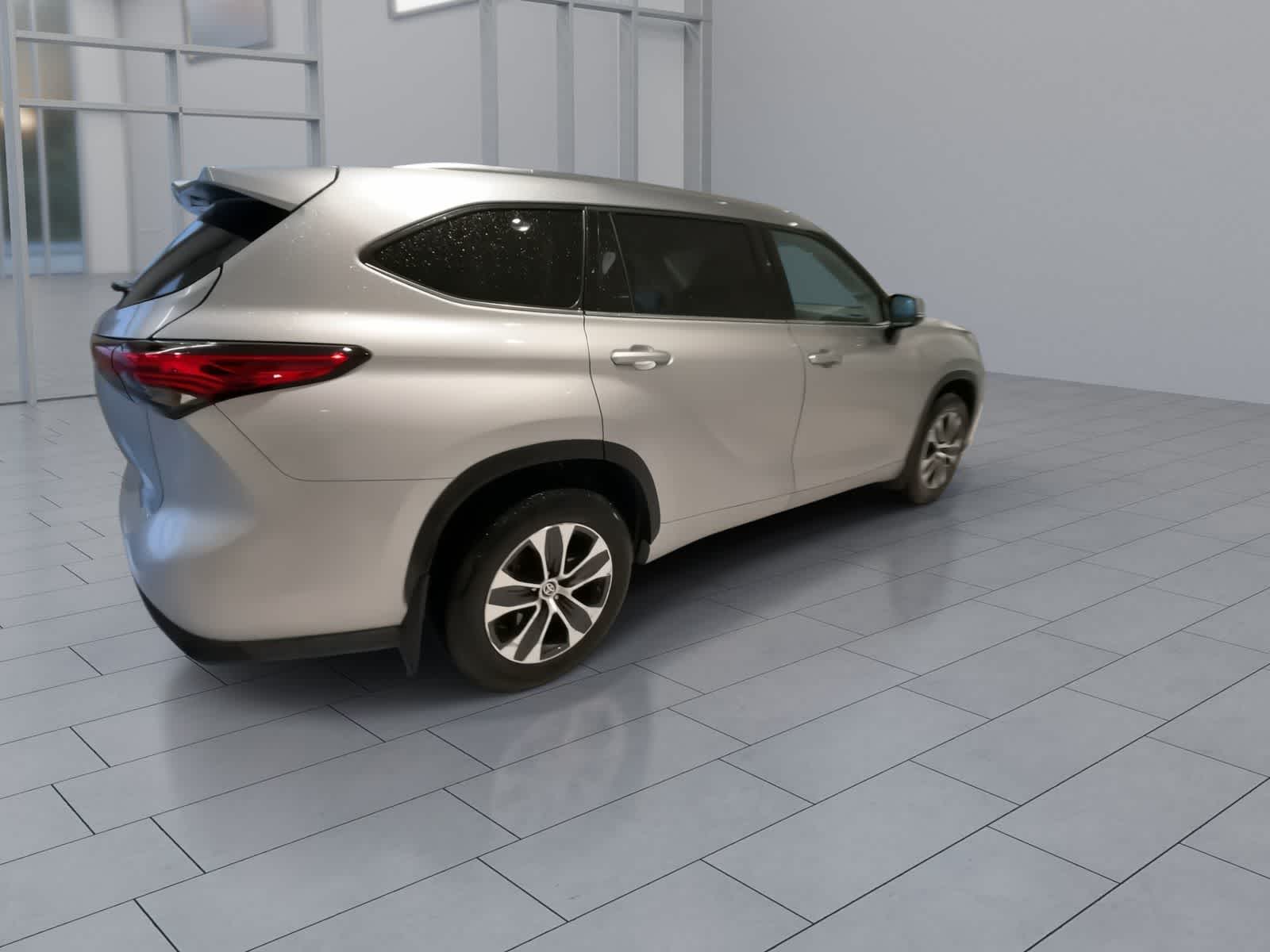 2021 Toyota Highlander XLE 8