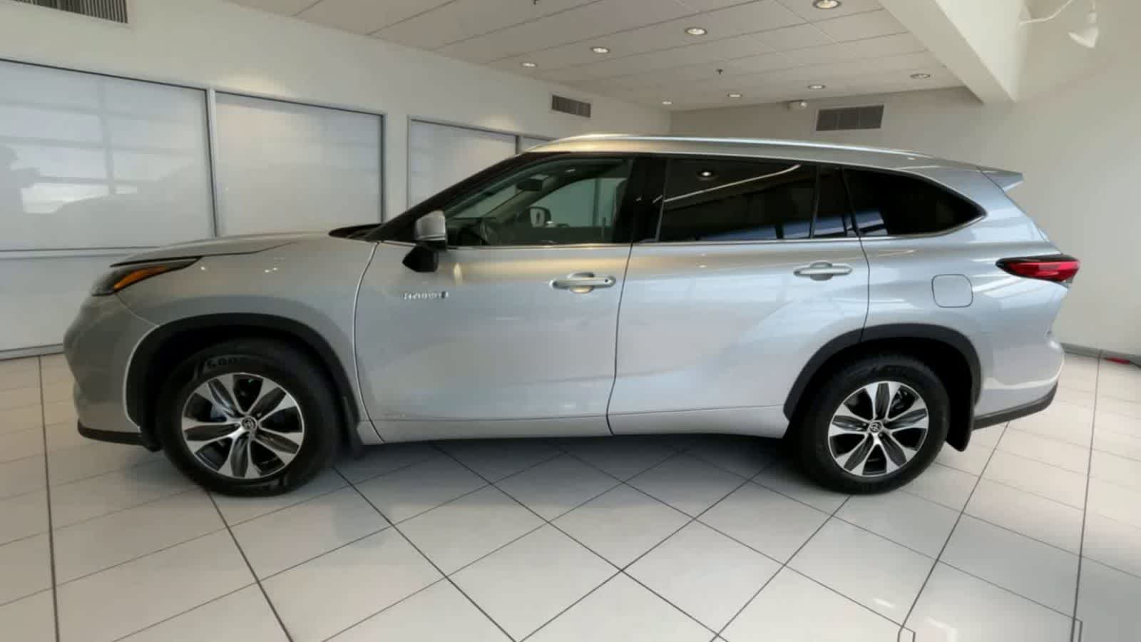 2021 Toyota Highlander Hybrid XLE 5